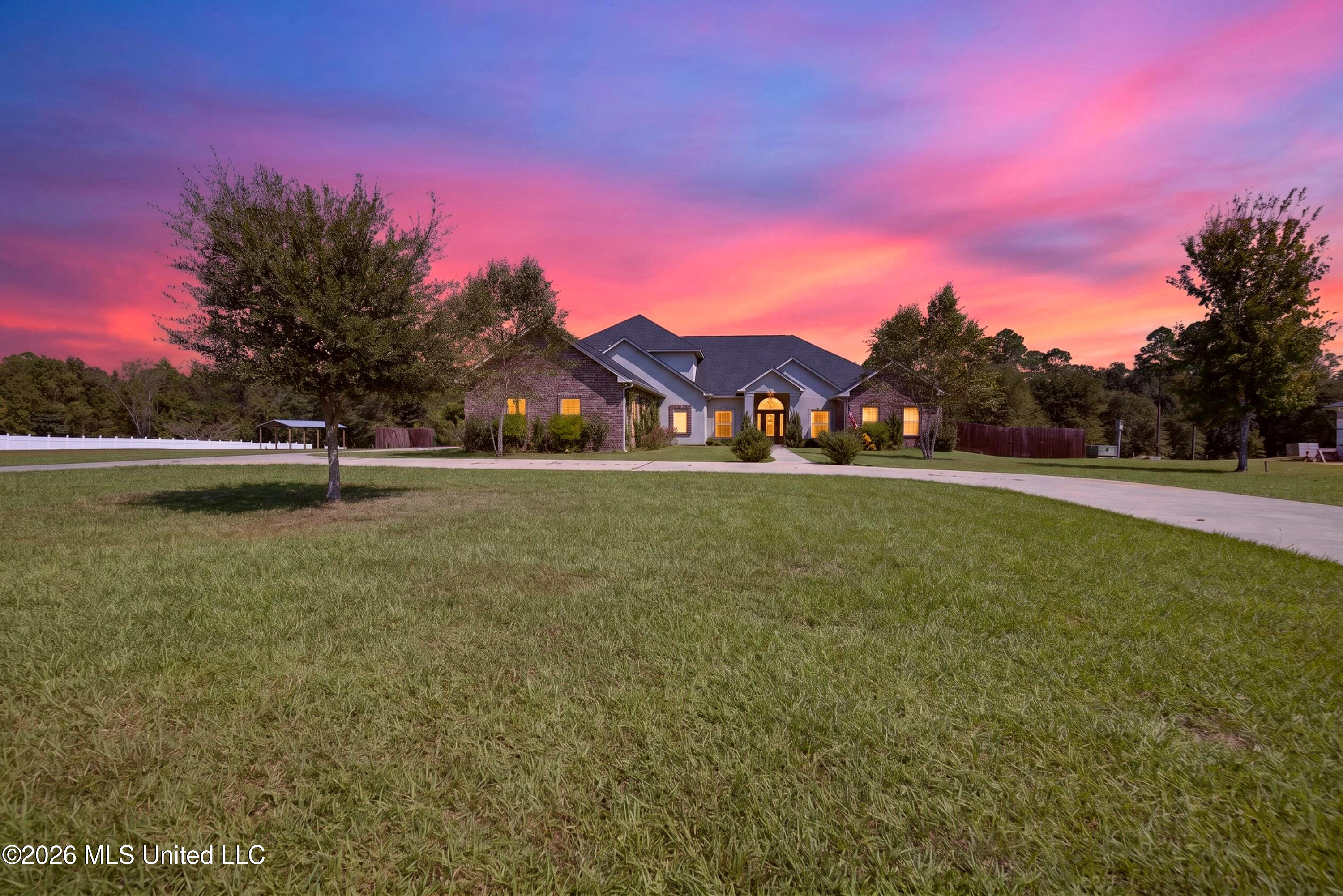 12244 E Pointe Drive Property Photo 1