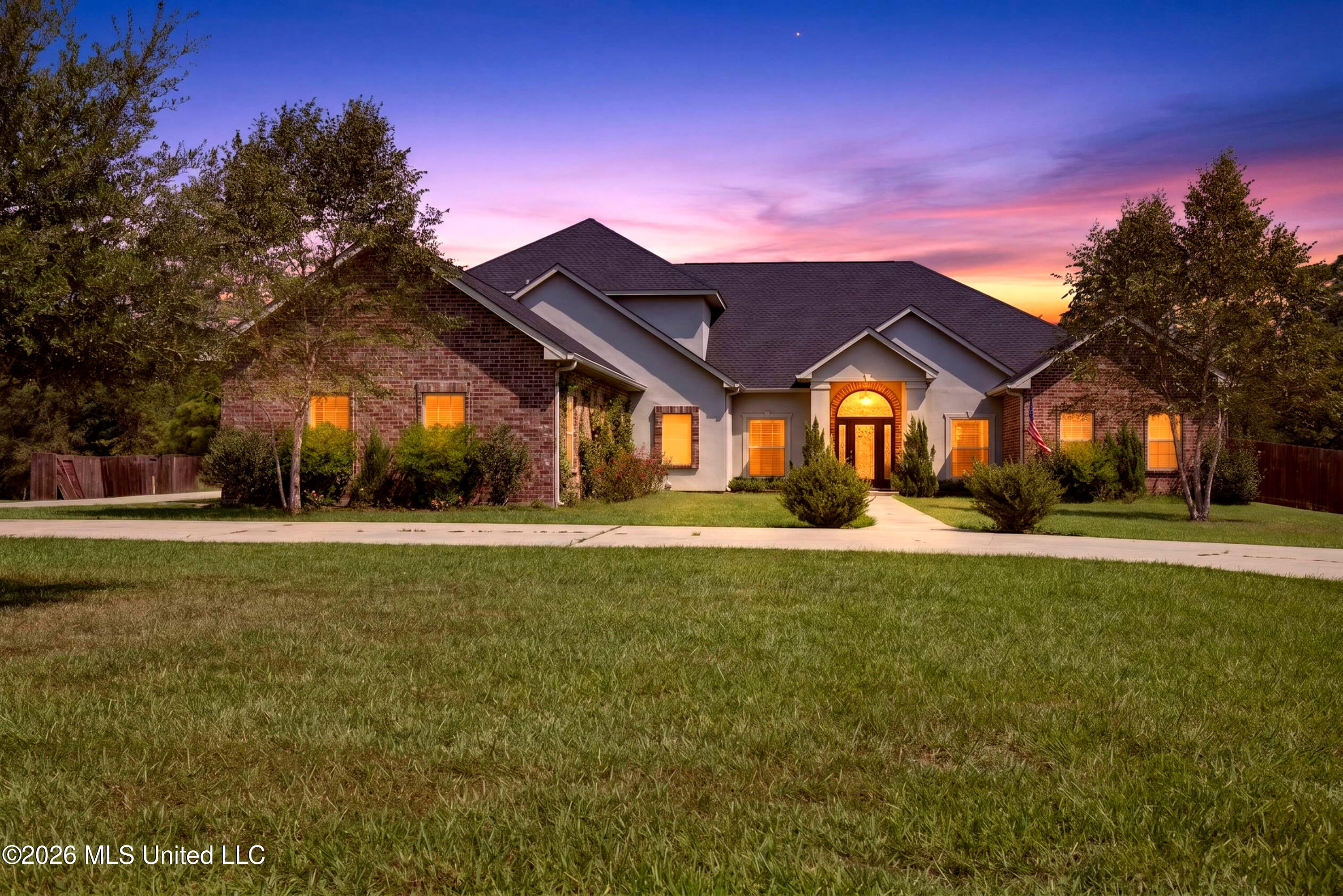 12244 E Pointe Drive Property Photo 2