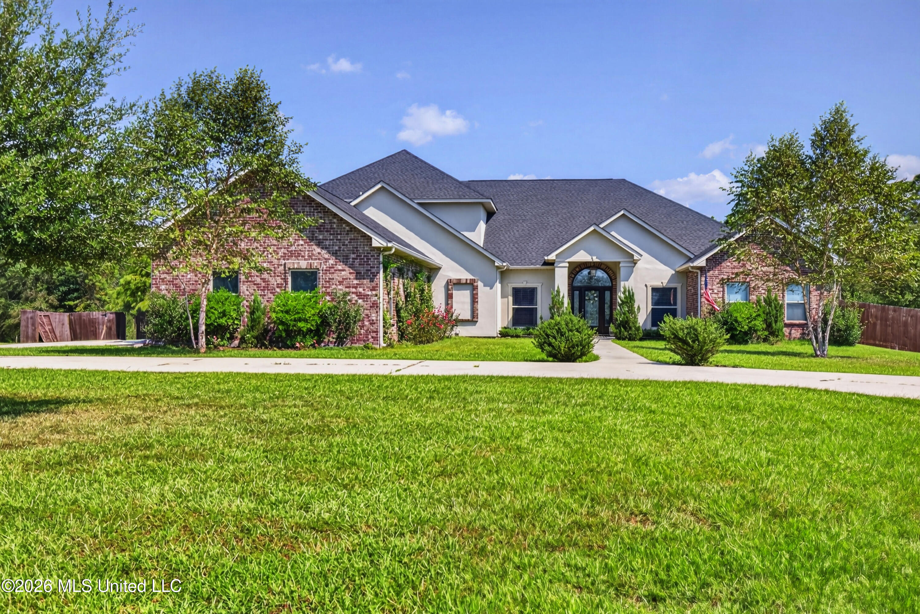 12244 E Pointe Drive Property Photo 3