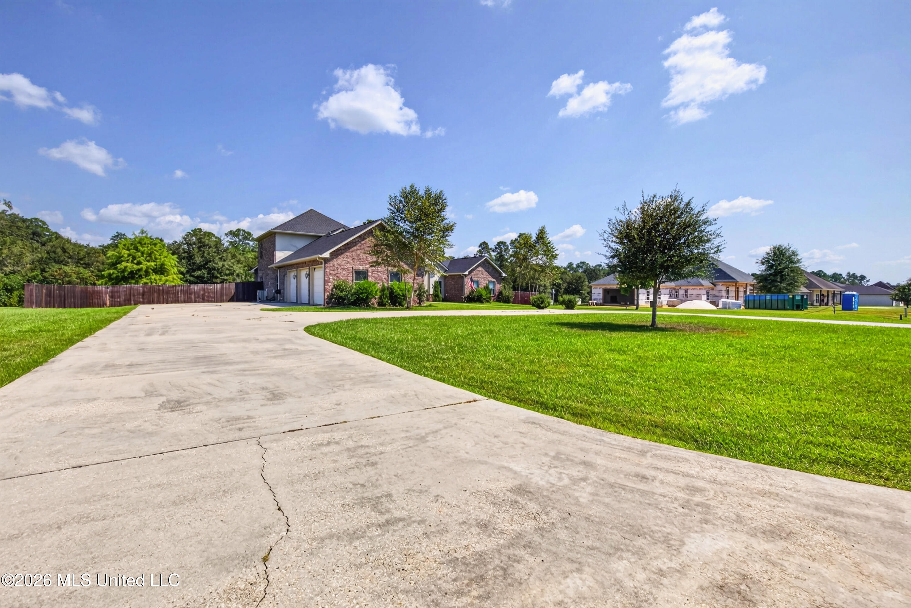 12244 E Pointe Drive Property Photo 5