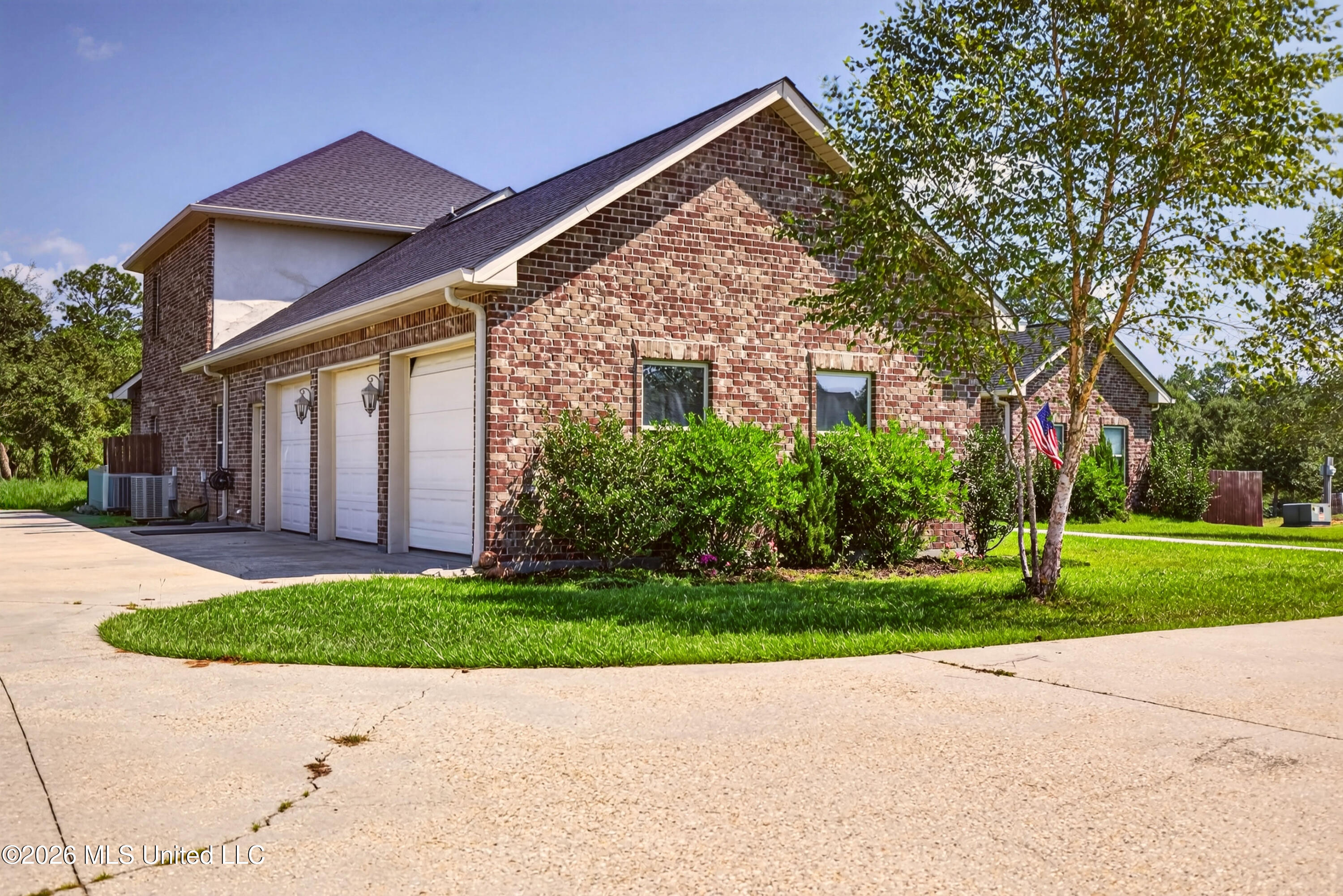 12244 E Pointe Drive Property Photo 6