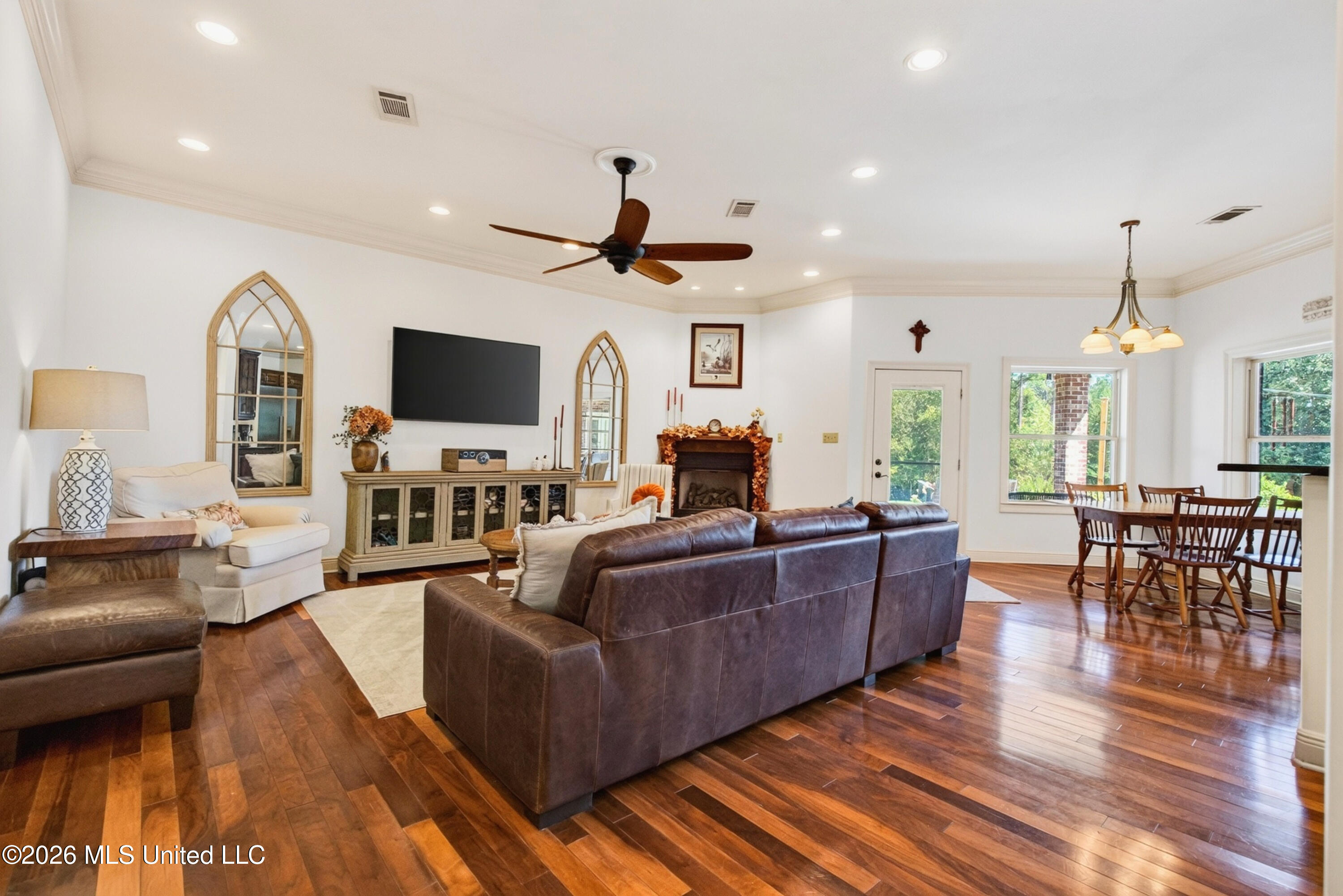 12244 E Pointe Drive Property Photo 18