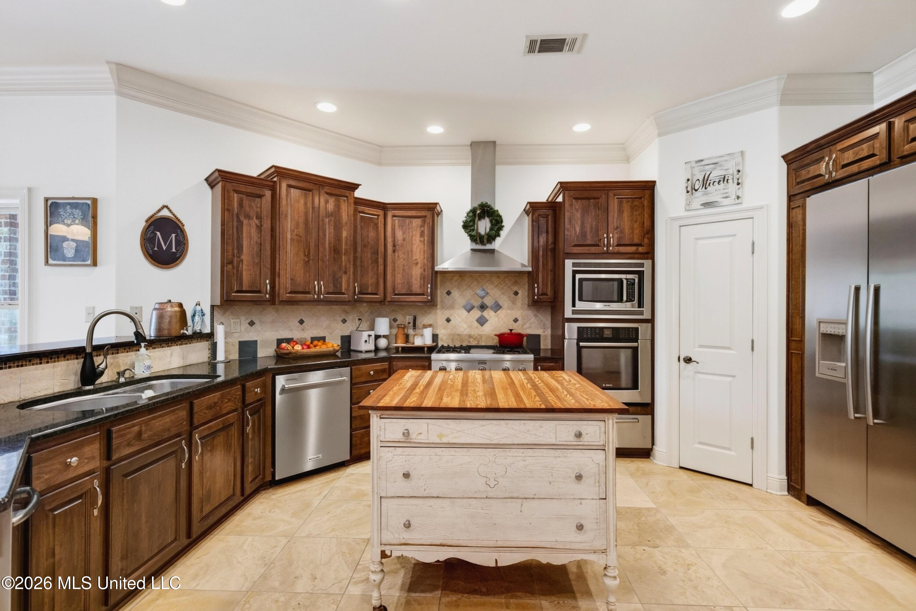 12244 E Pointe Drive Property Photo 25