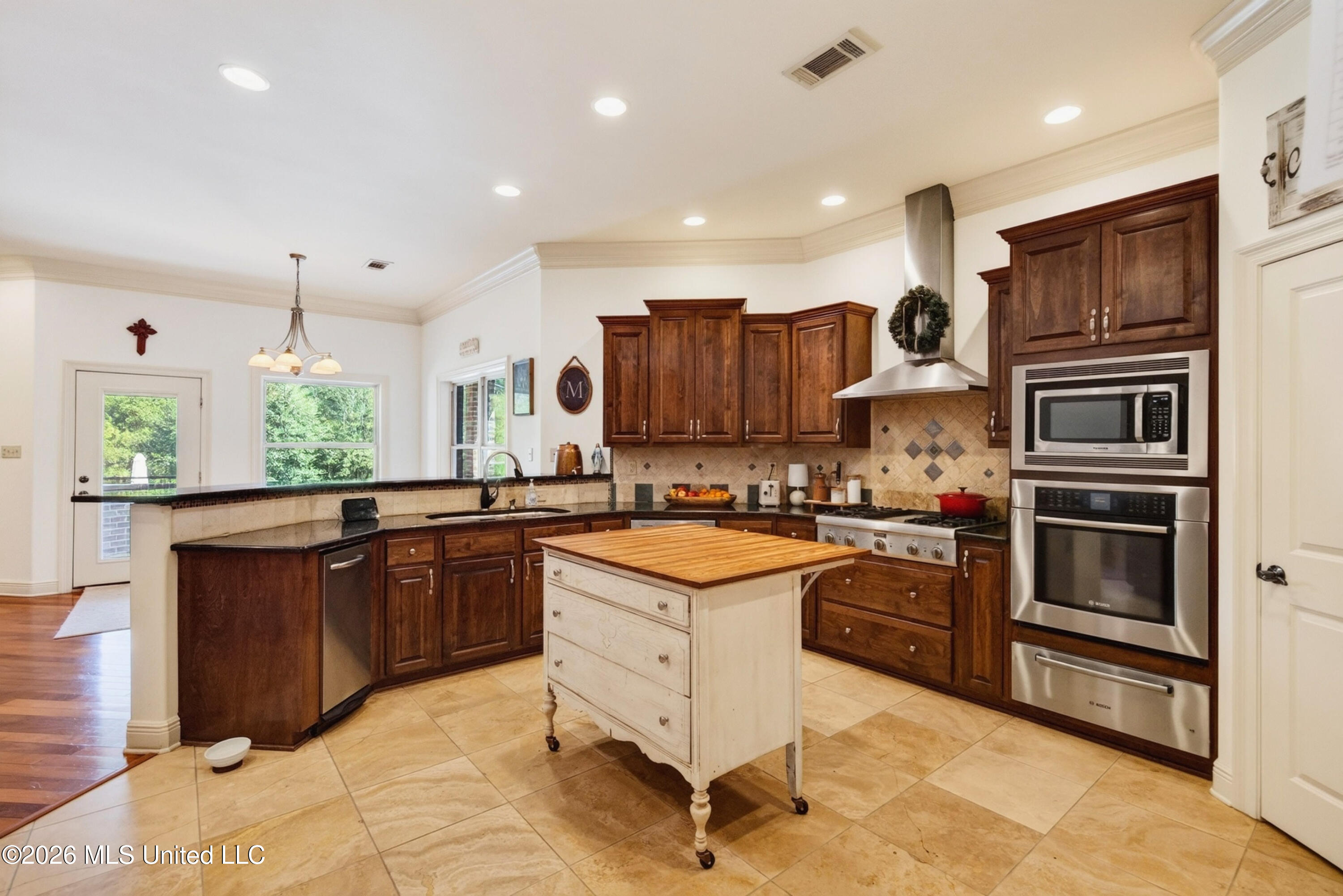 12244 E Pointe Drive Property Photo 26