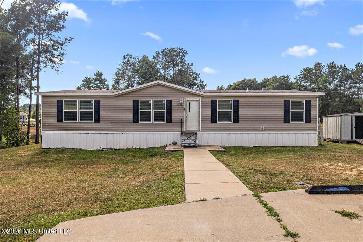 1003 Commodore Court Property Photo 1