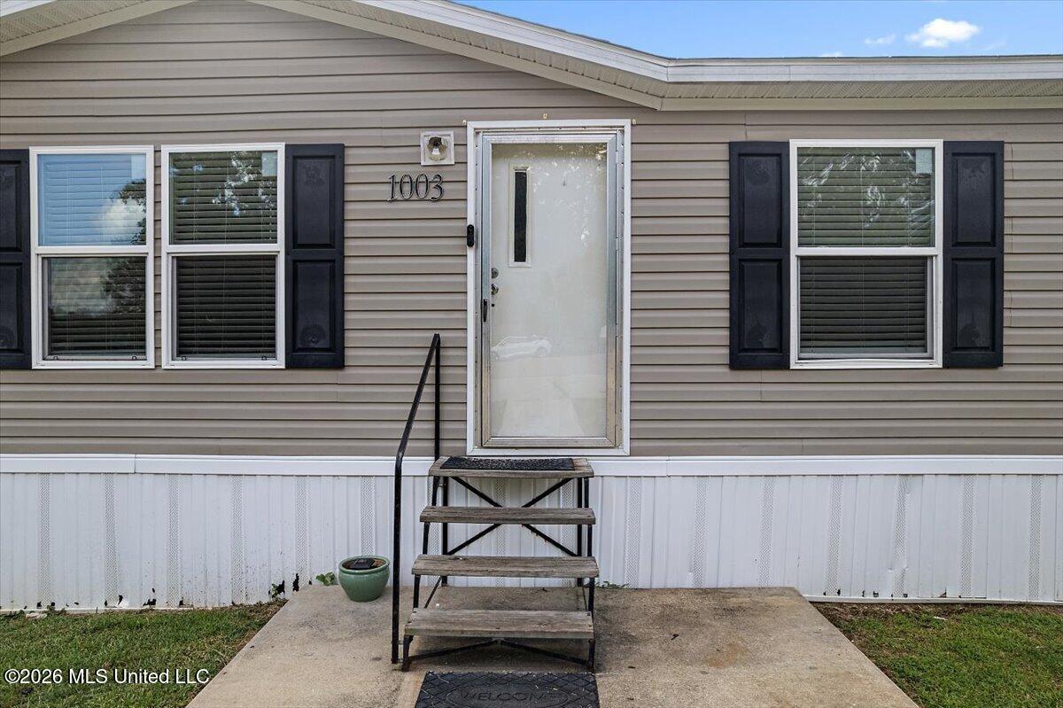 1003 Commodore Court Property Photo 4