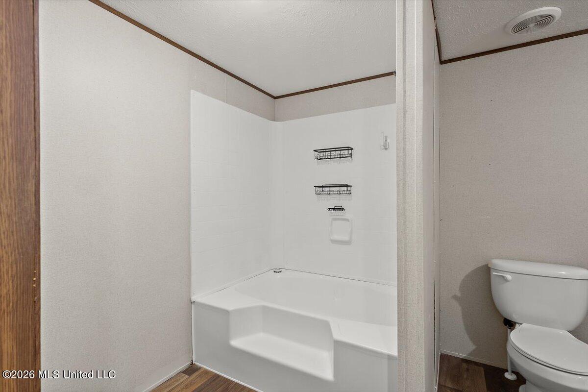 1003 Commodore Court Property Photo 14