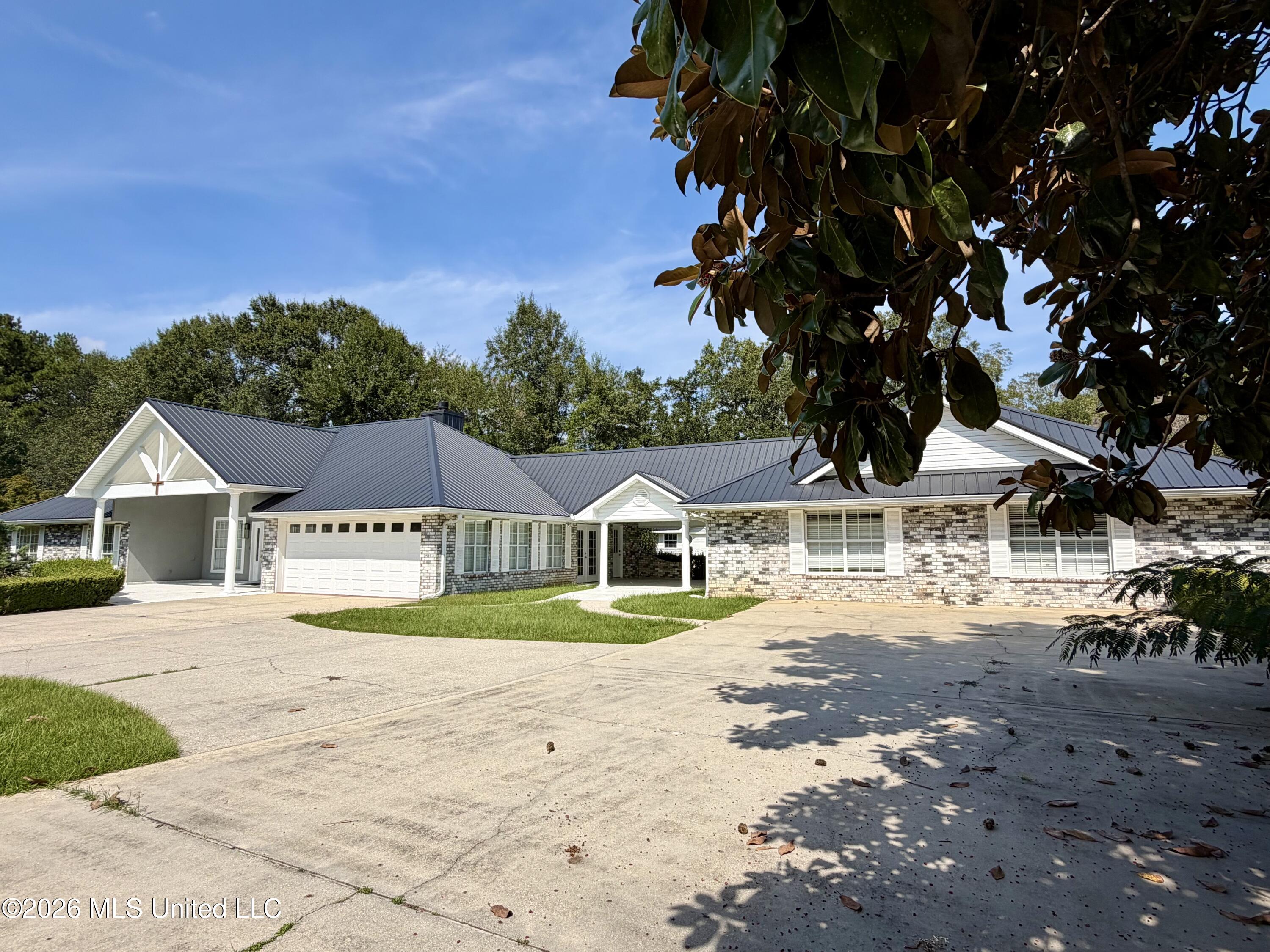 39 Oak Allee Drive Property Photo 1