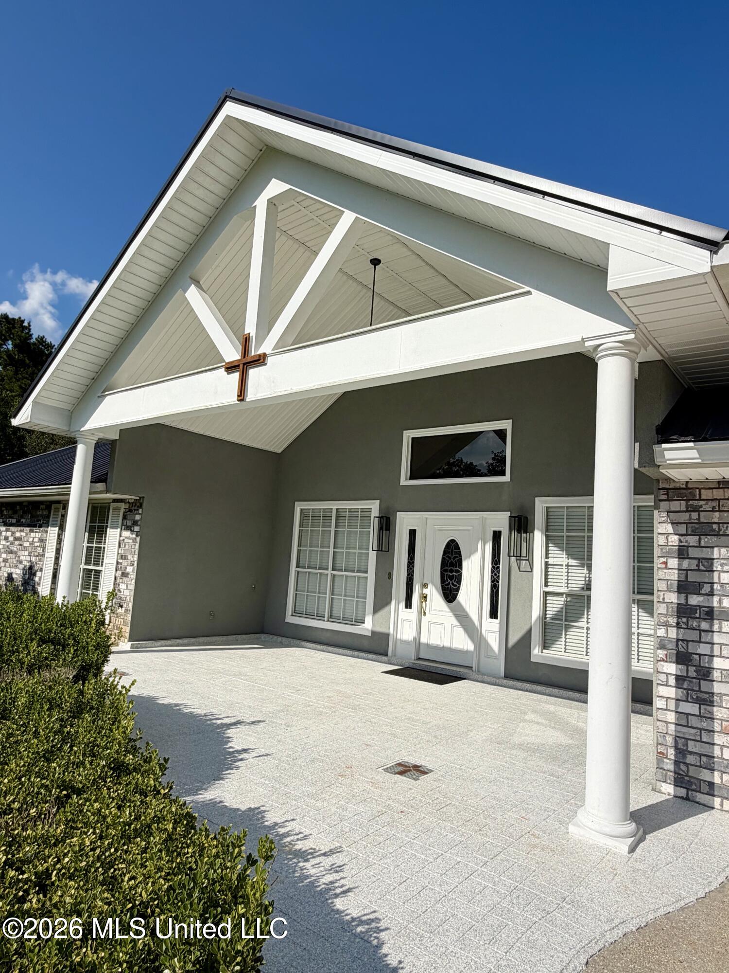 39 Oak Allee Drive Property Photo 2