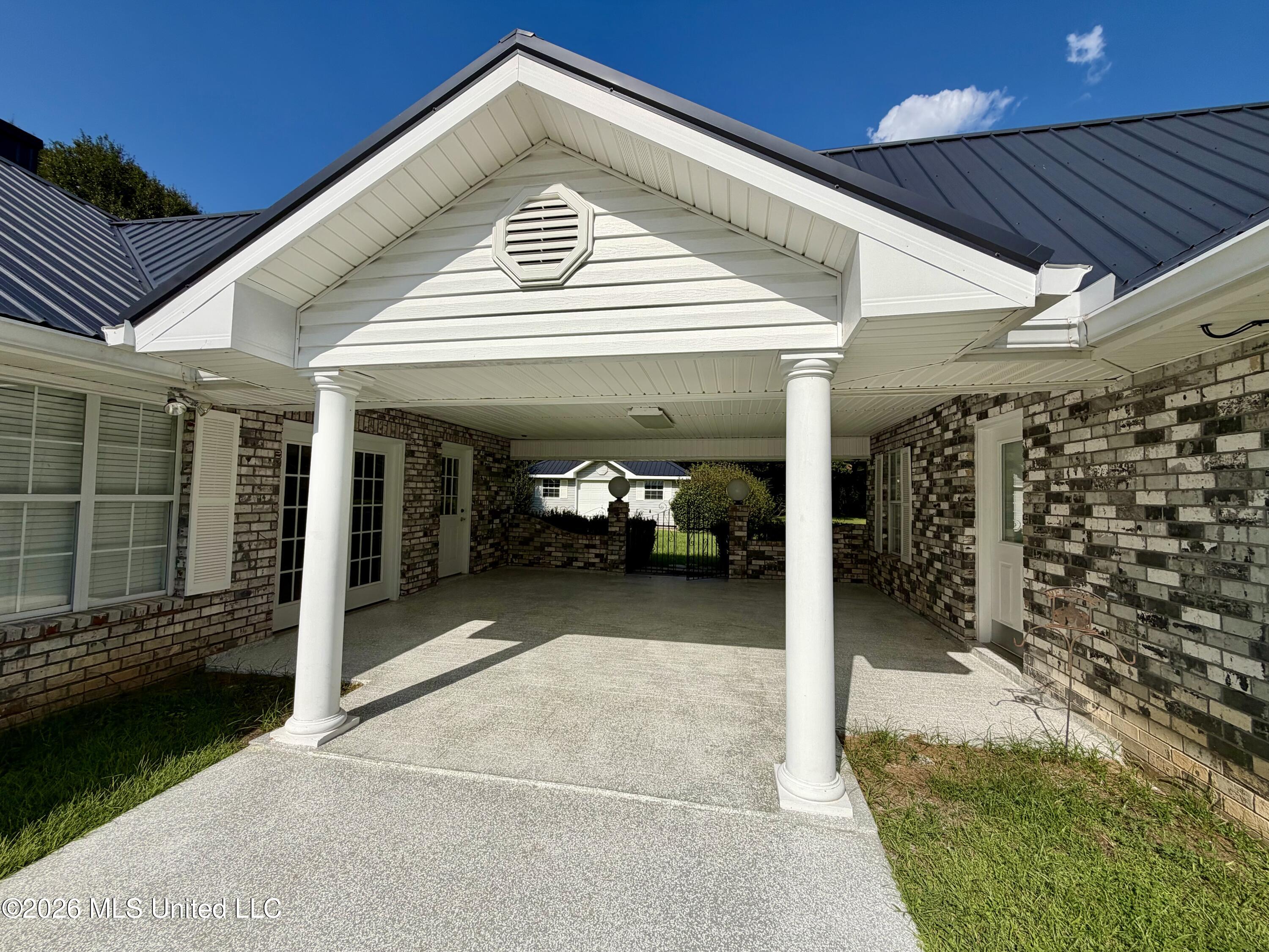 39 Oak Allee Drive Property Photo 4