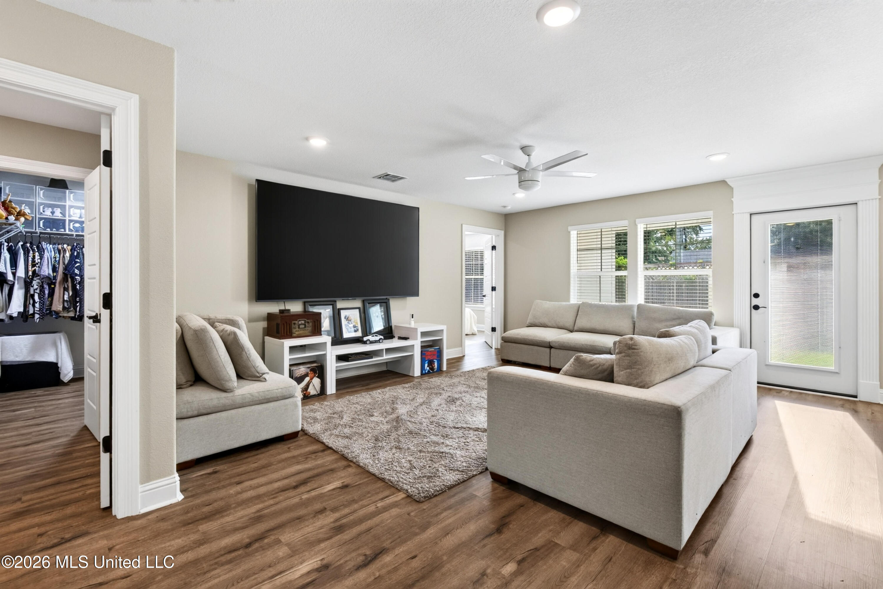 130 Pointe Breeze Way Property Photo 6