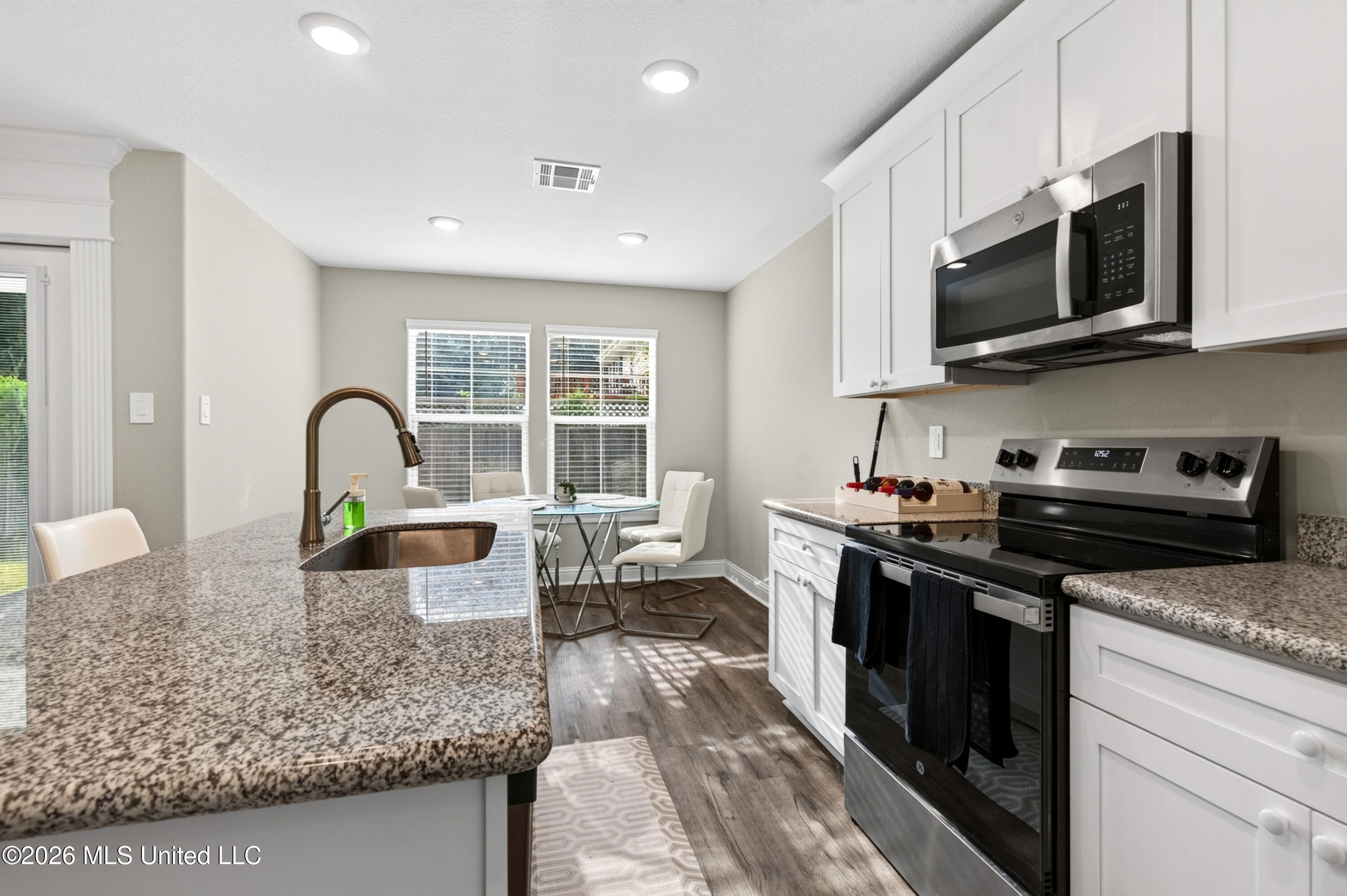 130 Pointe Breeze Way Property Photo 14