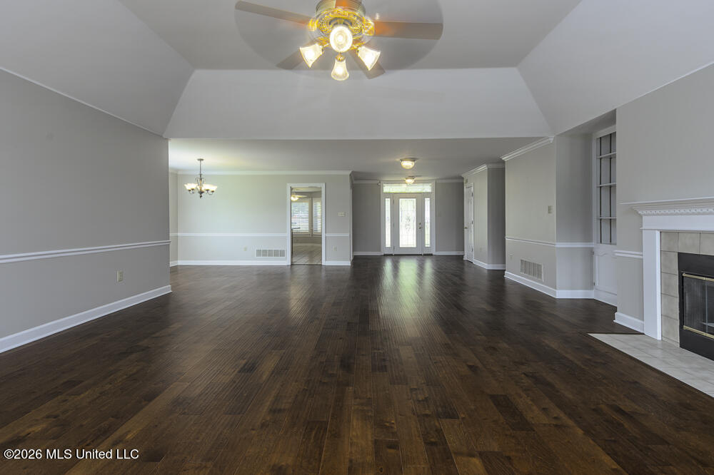 9423 S Laurel Hill Property Photo 6