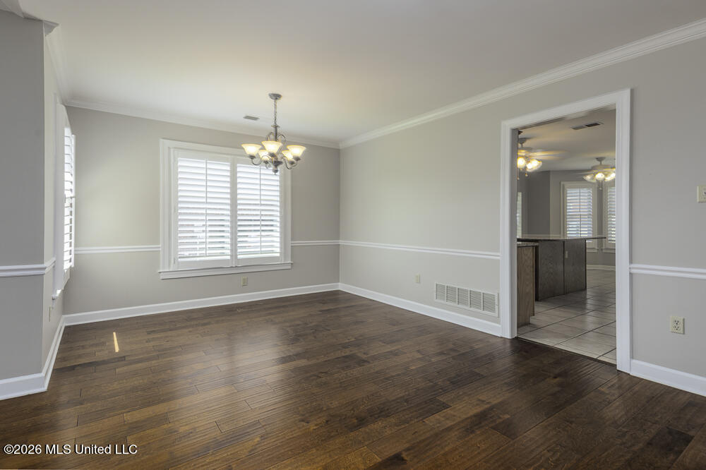 9423 S Laurel Hill Property Photo 14