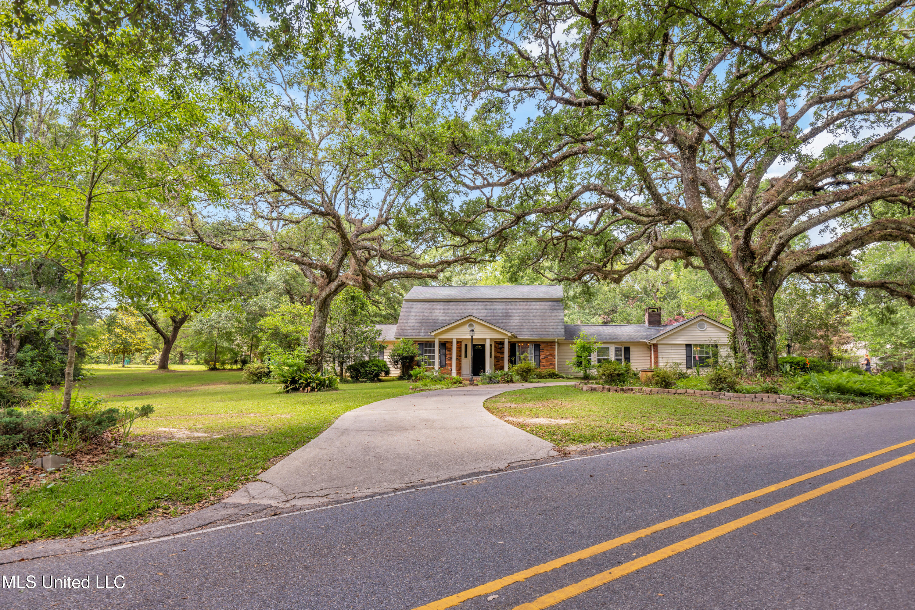 9618 Paige Bayou Road Property Photo 1