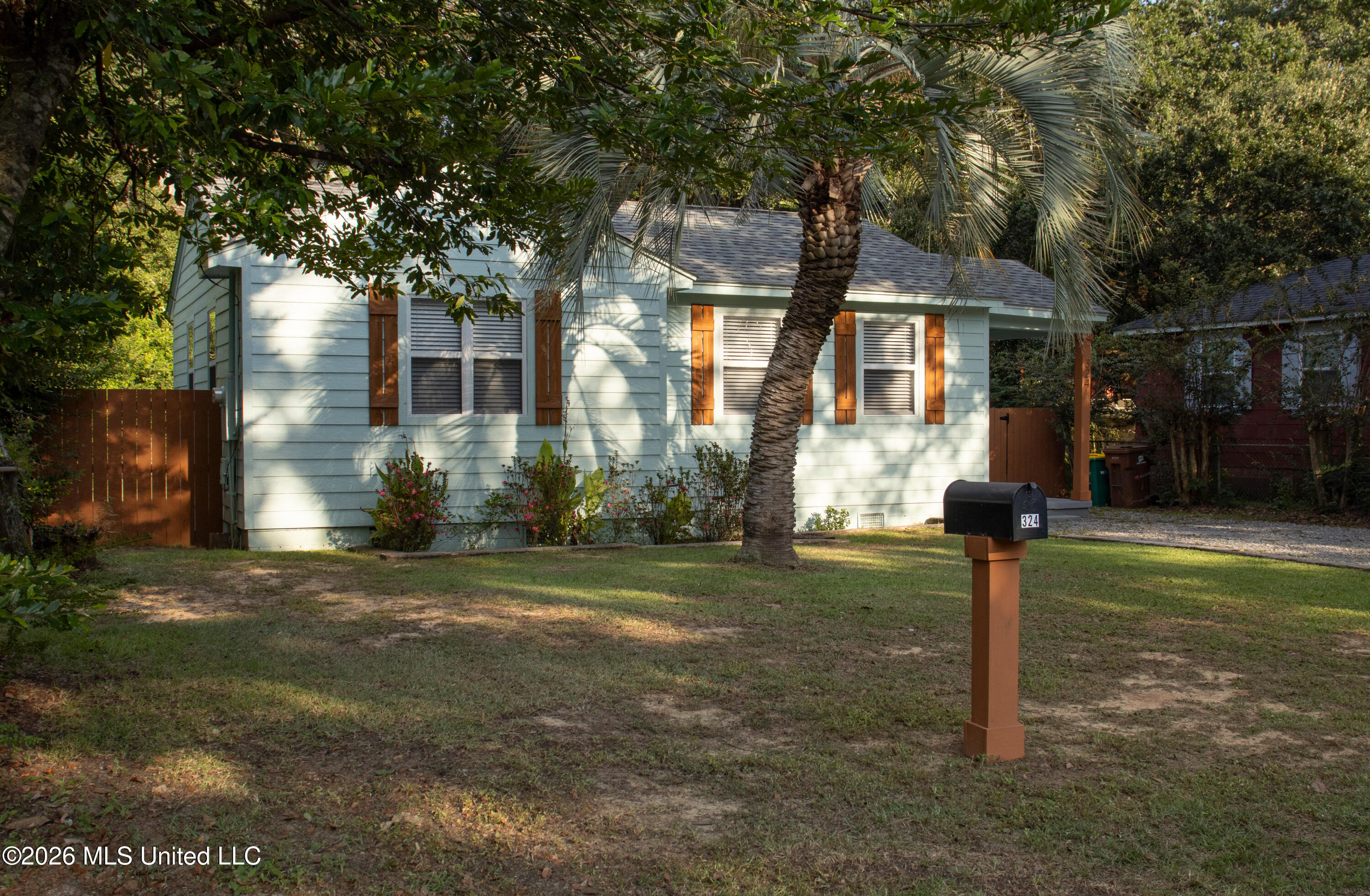 324 West Drive Property Photo 2