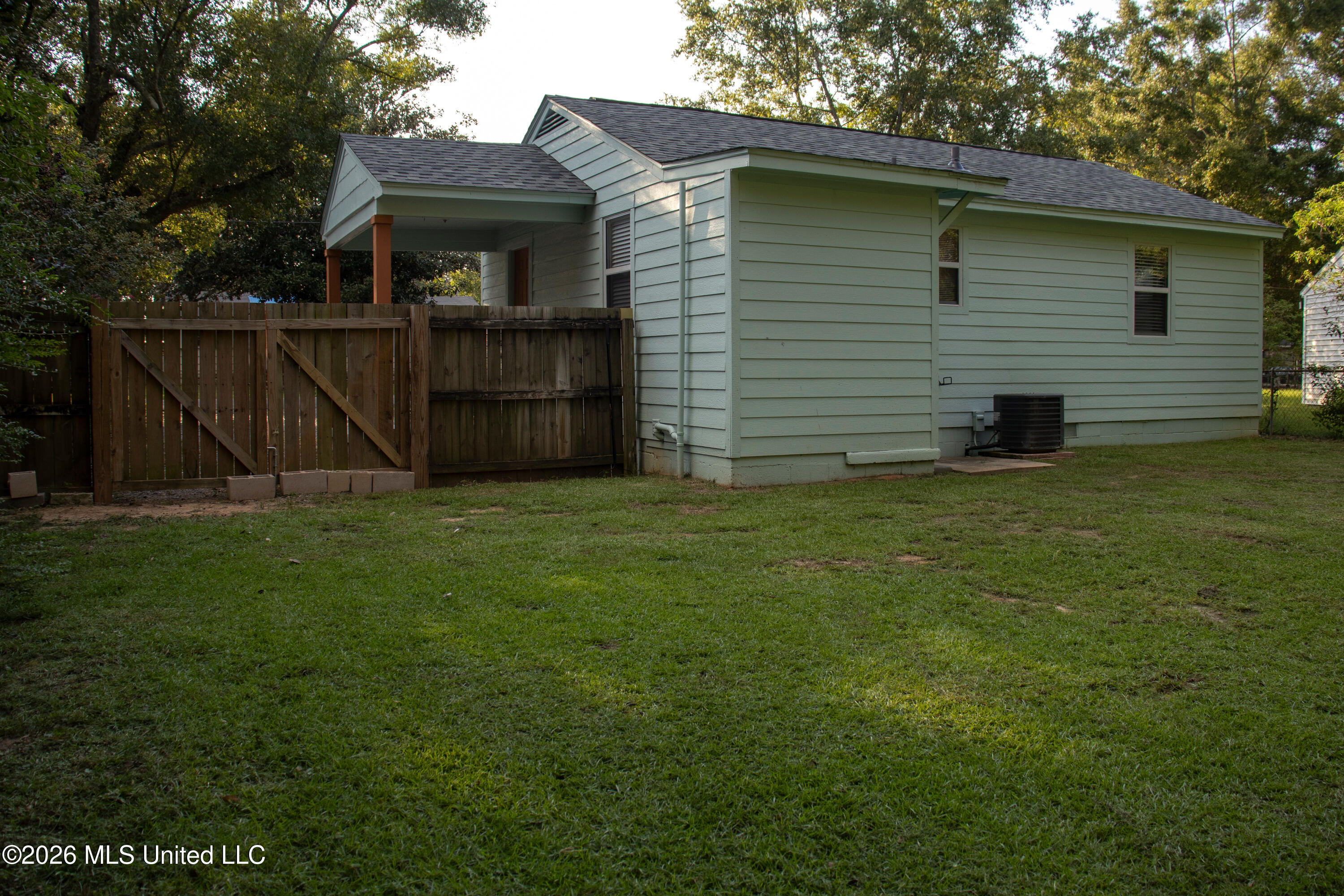 324 West Drive Property Photo 4