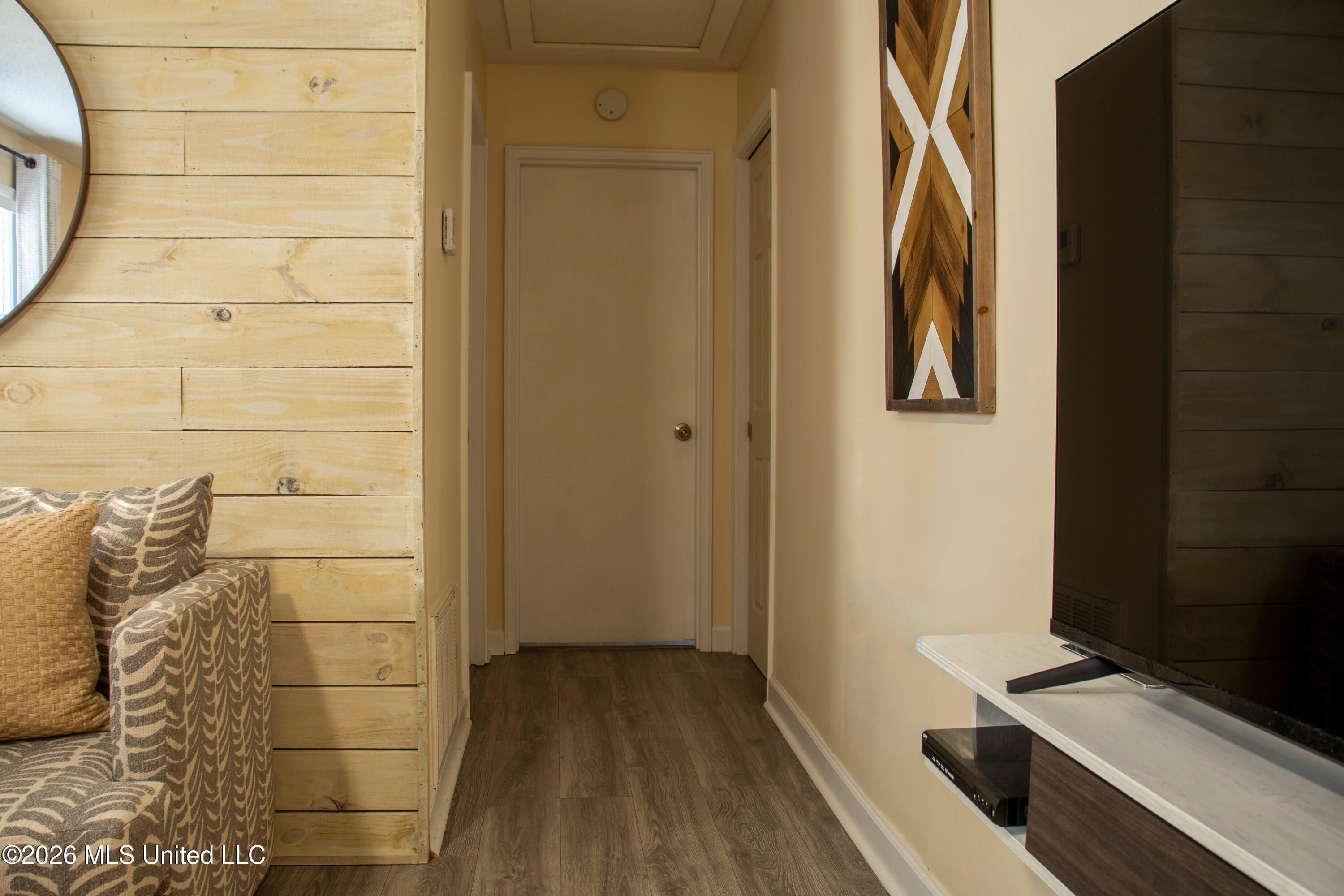 324 West Drive Property Photo 9