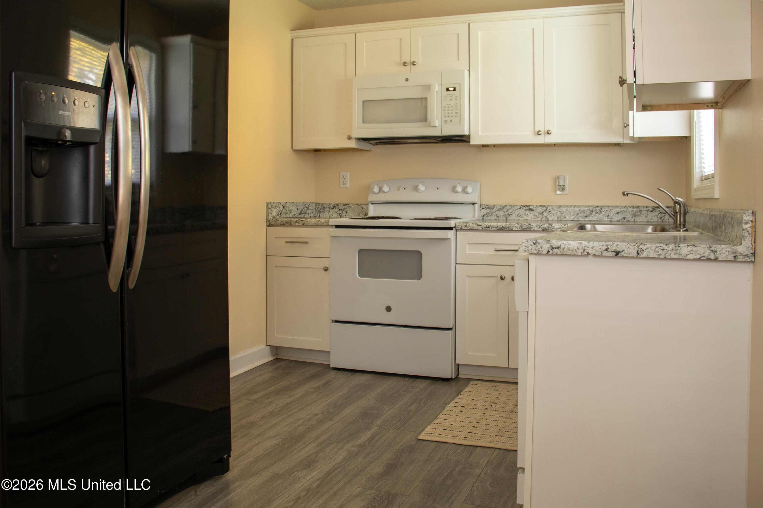 324 West Drive Property Photo 11
