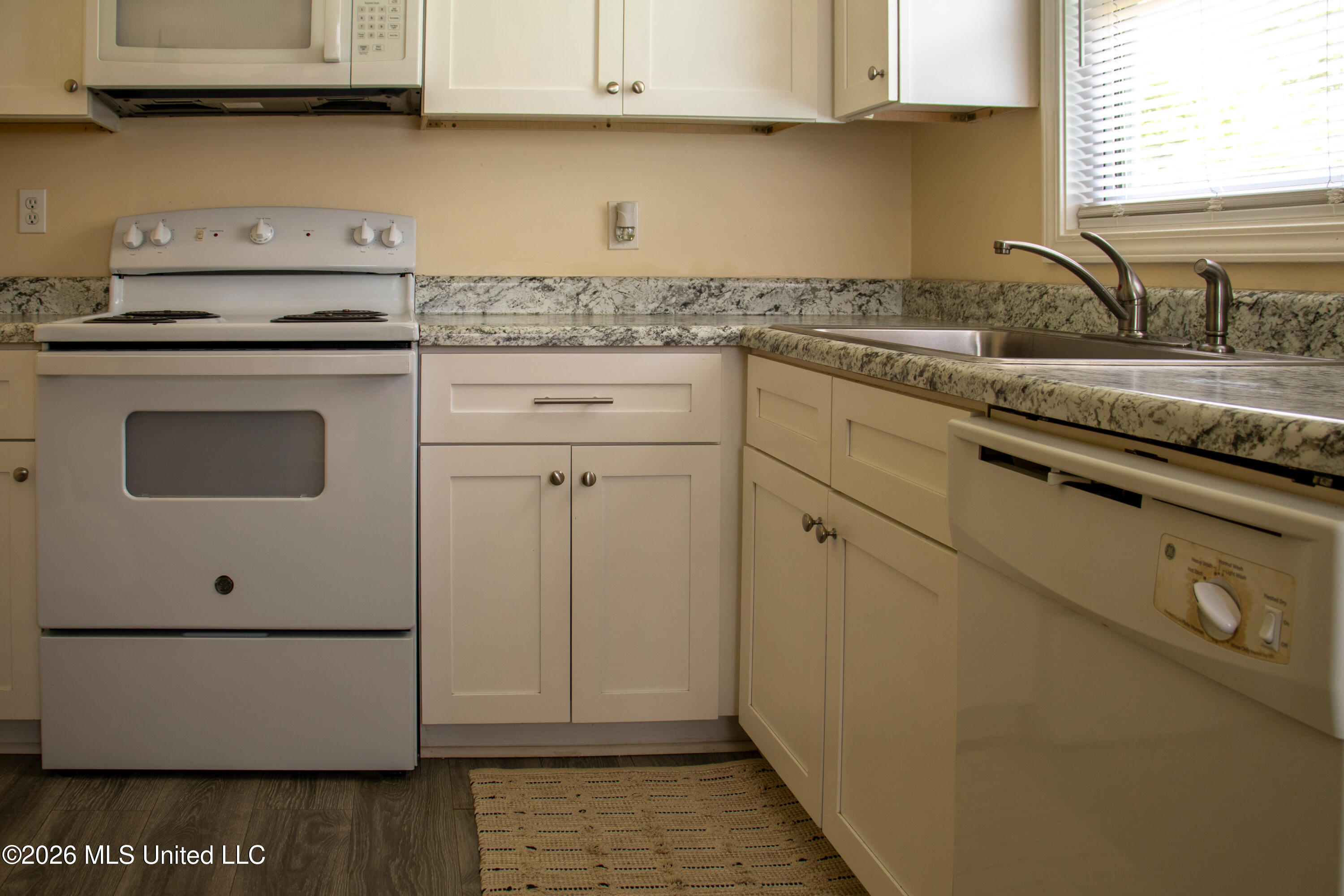 324 West Drive Property Photo 12