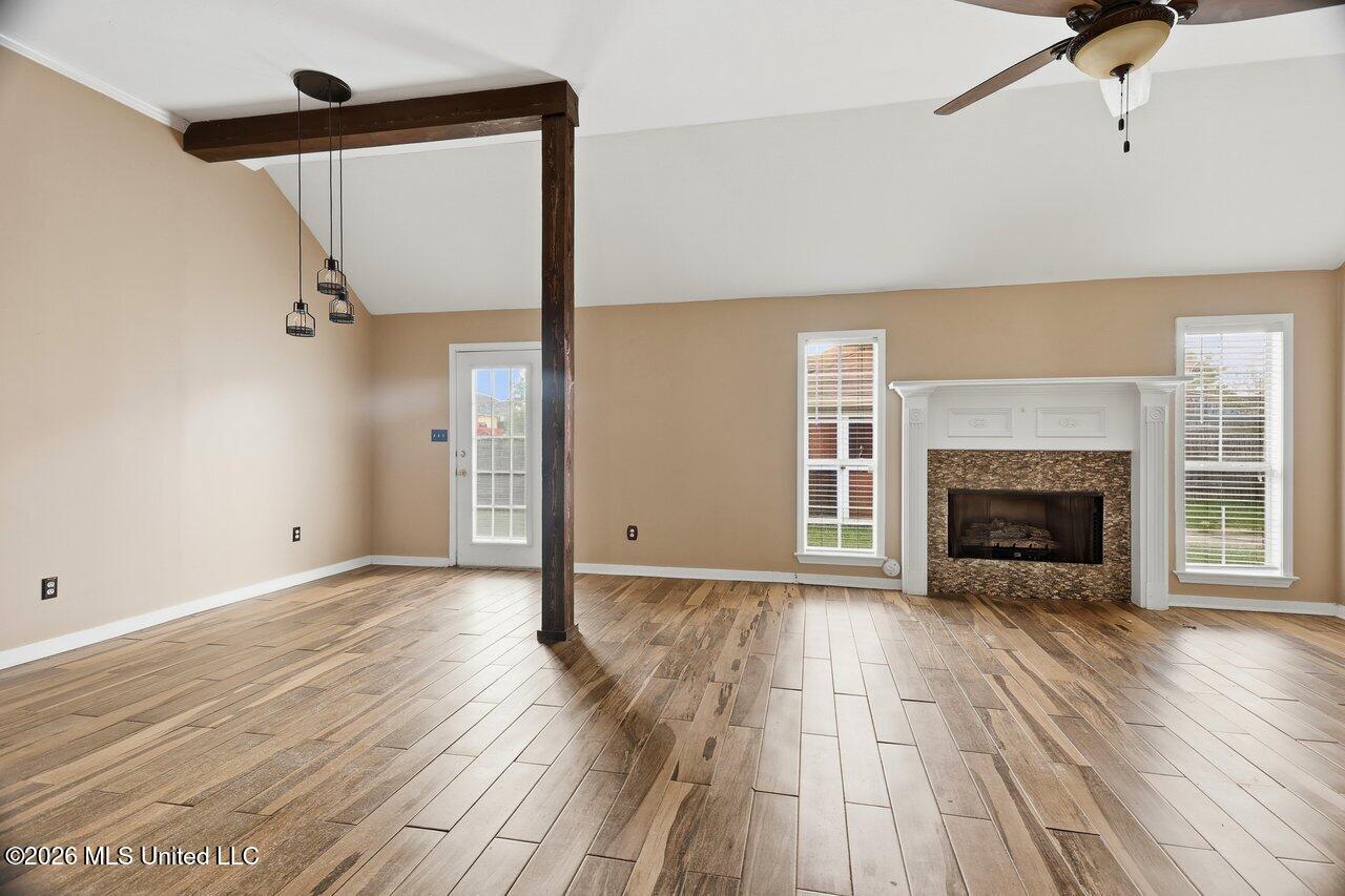 112 E Magnolia Place Property Photo 3