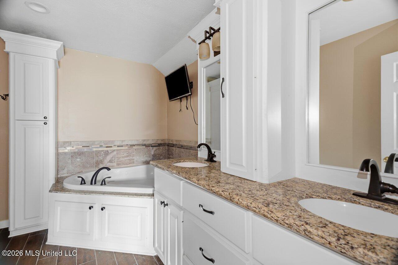 112 E Magnolia Place Property Photo 12