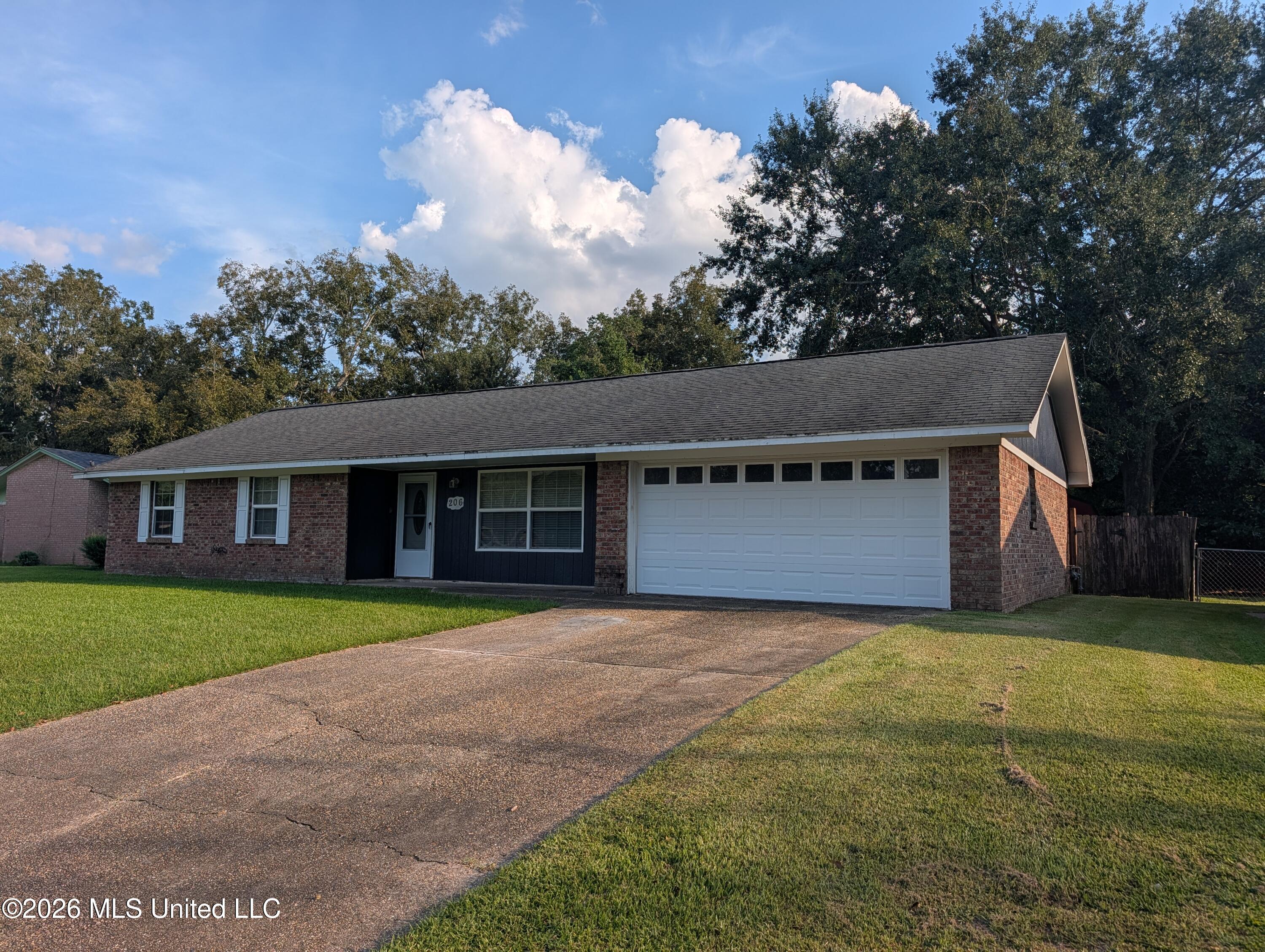 206 Janelle Drive Property Photo 1