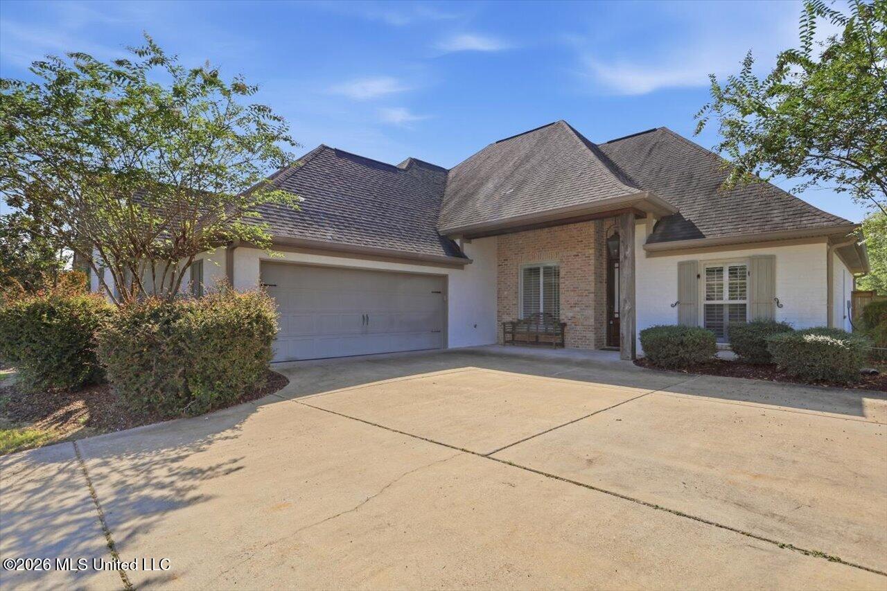 106 Elizabeth Drive Property Photo 1