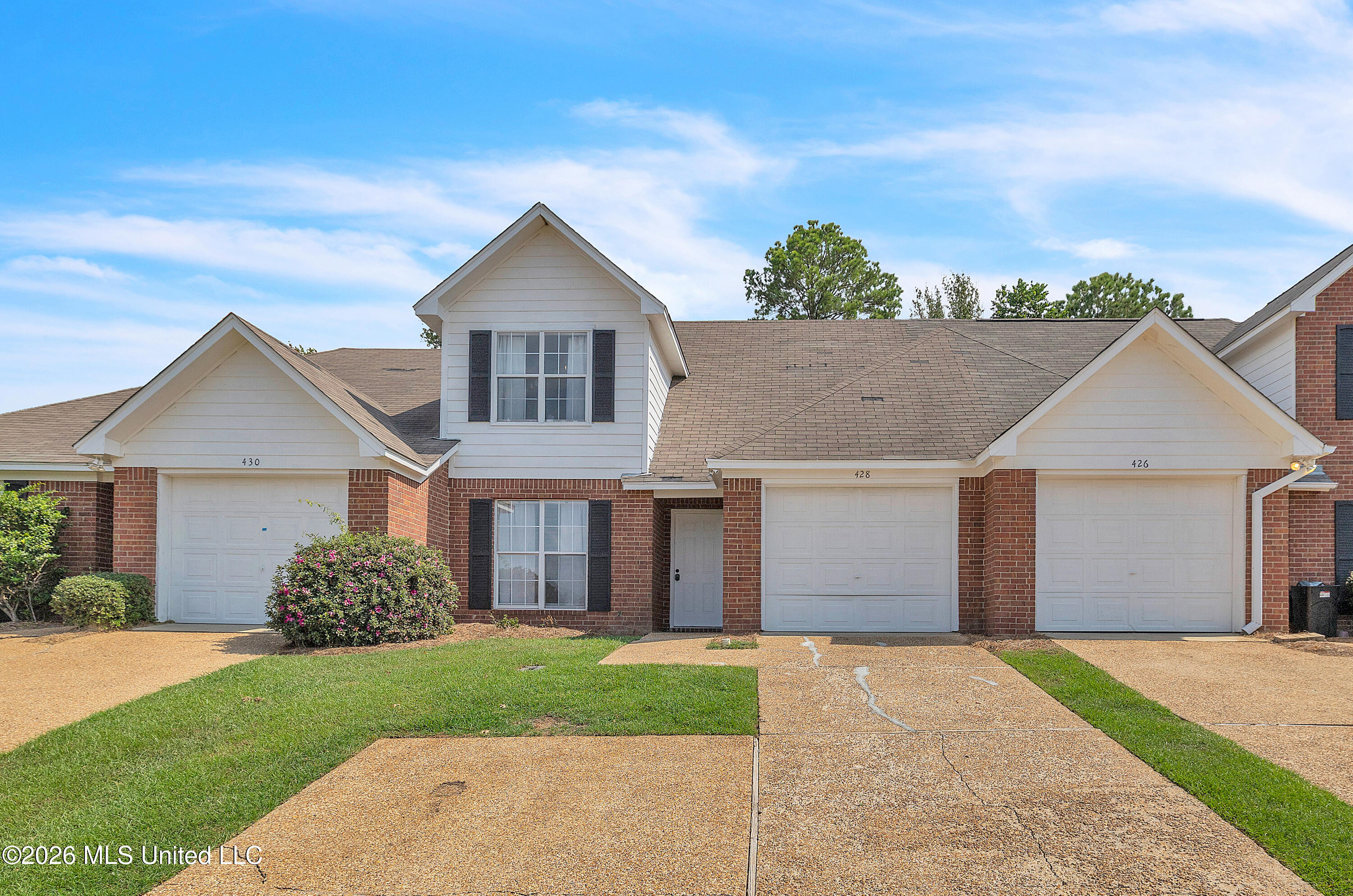 428 Woodlake Lane Property Photo 1