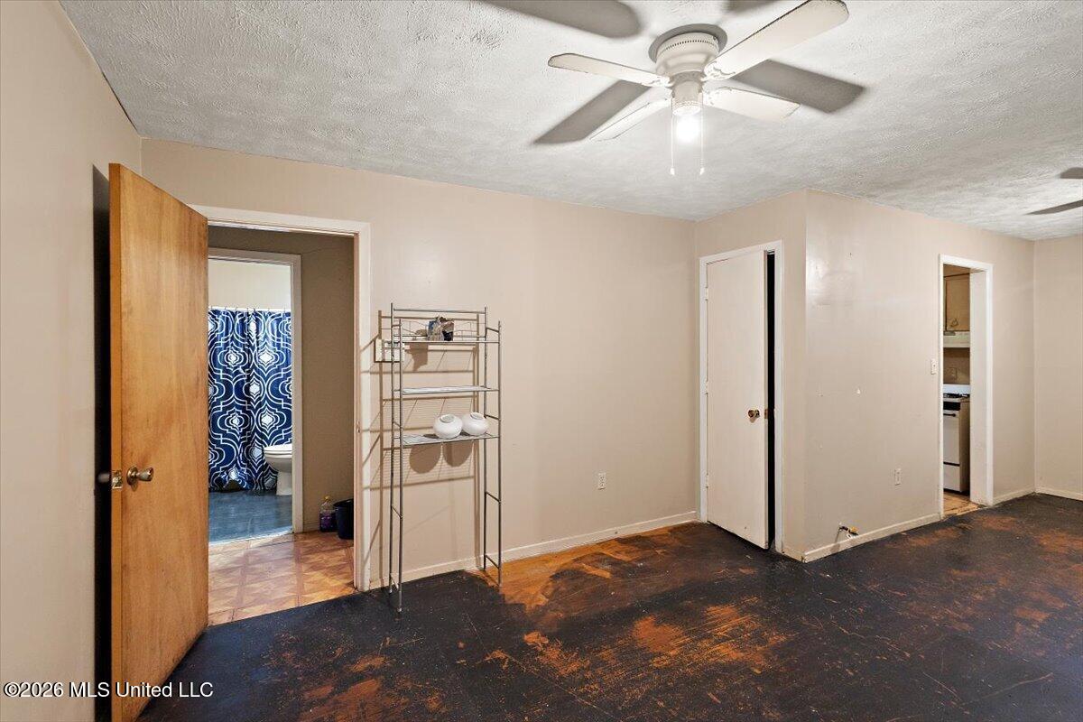 310 W 6th Street Property Photo 5