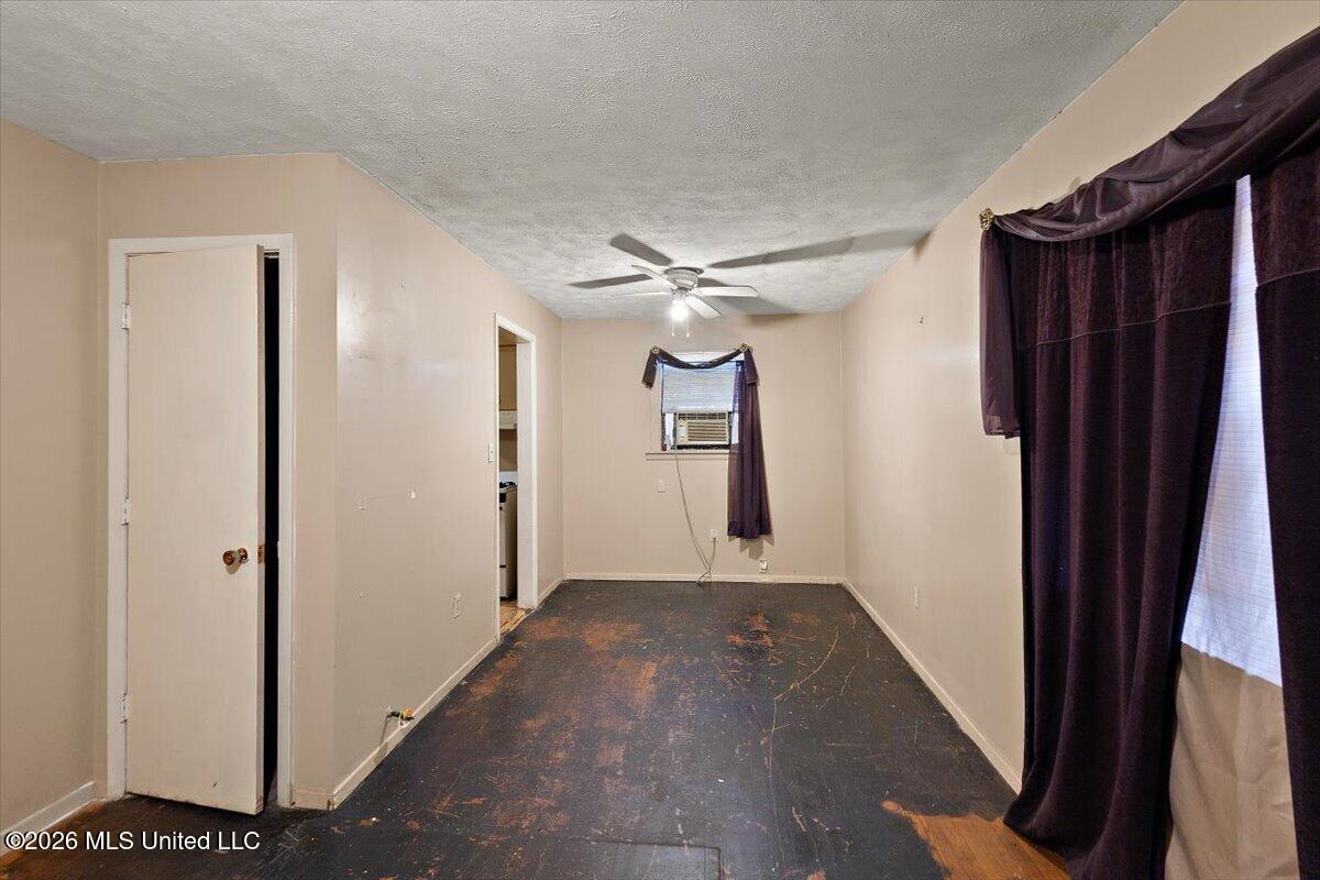 310 W 6th Street Property Photo 6