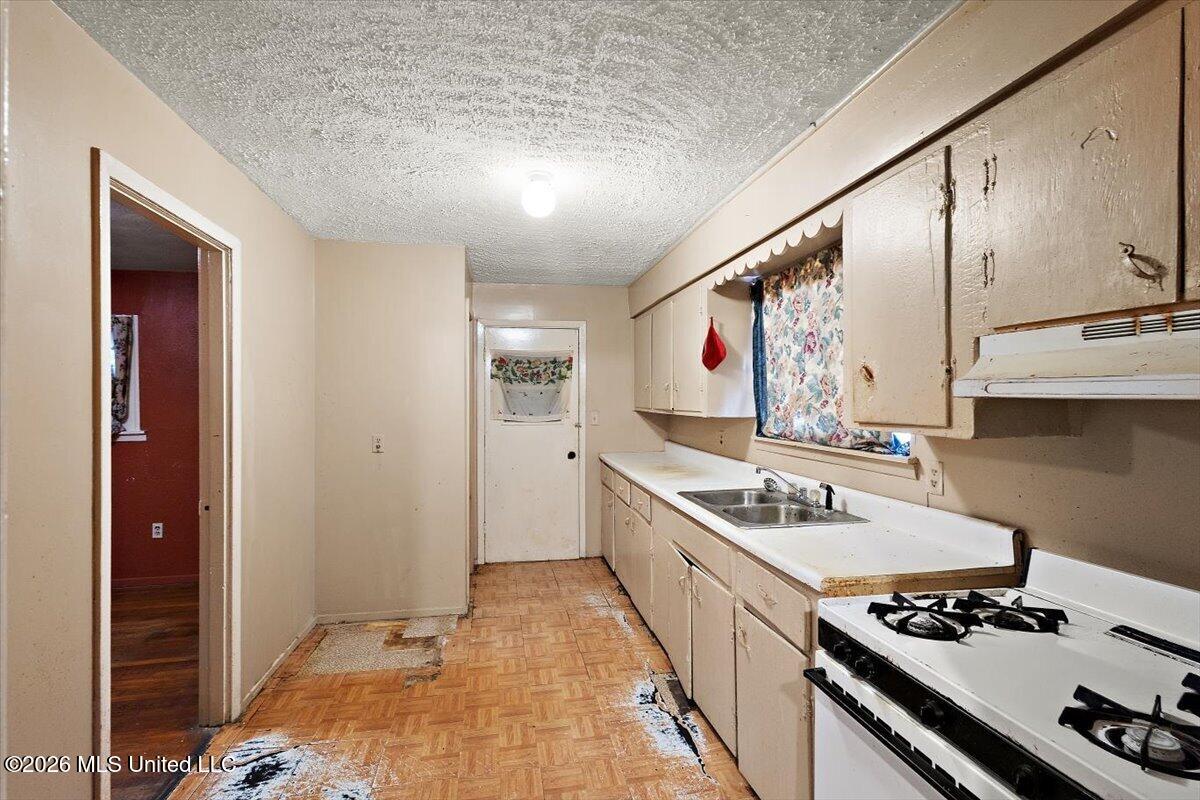 310 W 6th Street Property Photo 7