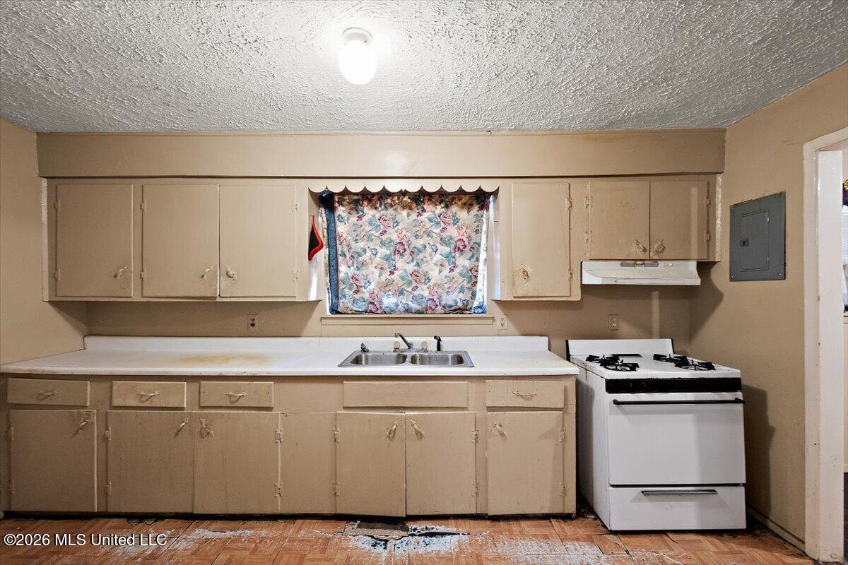 310 W 6th Street Property Photo 8