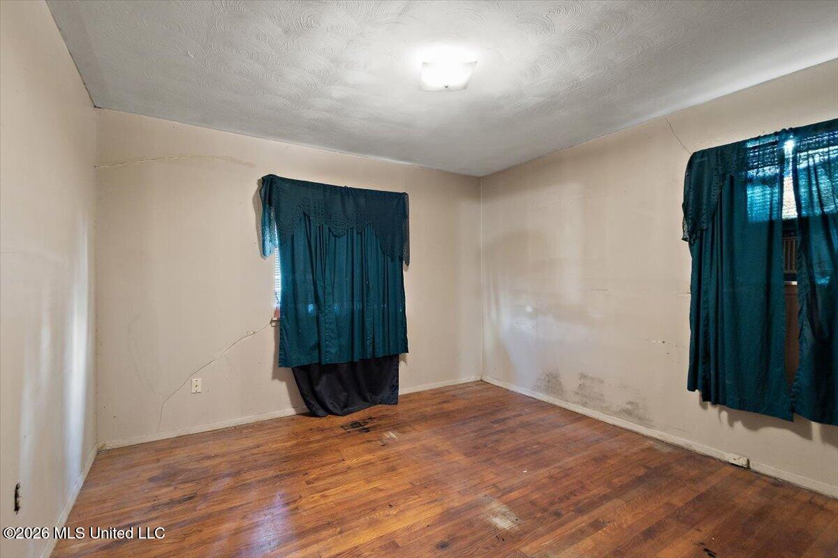 310 W 6th Street Property Photo 11