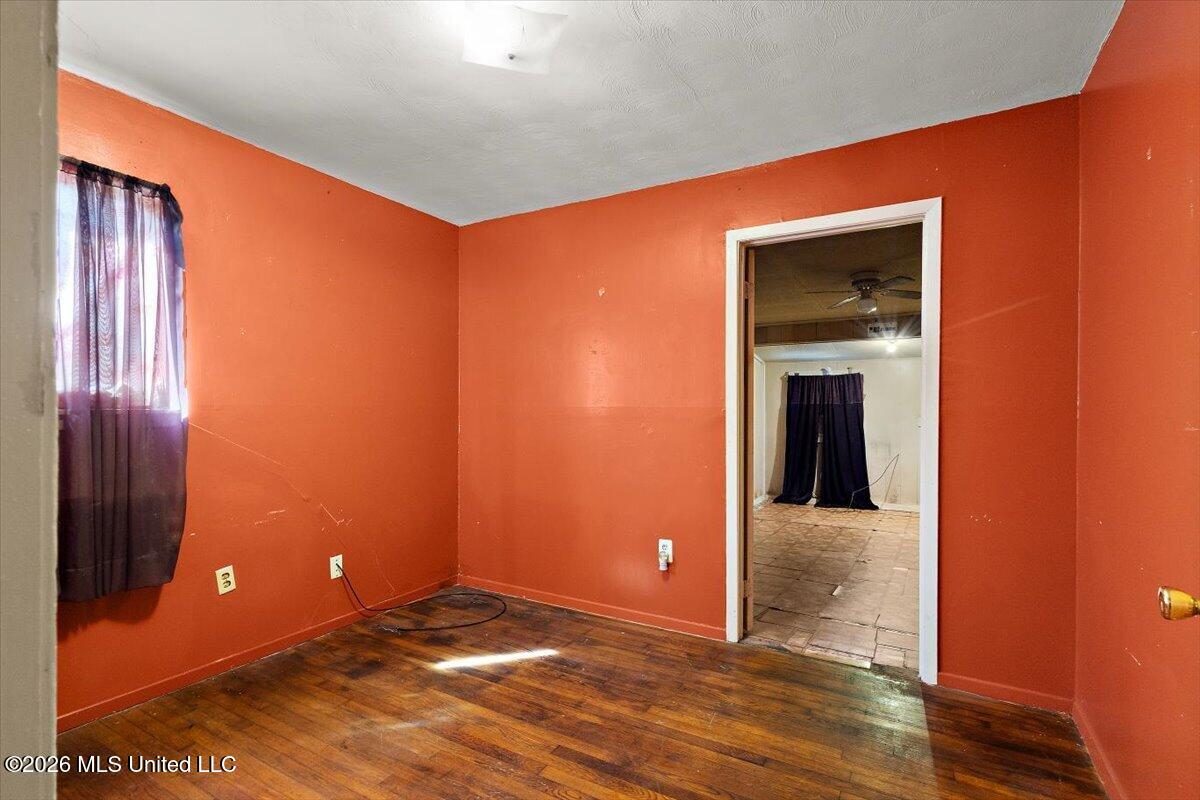 310 W 6th Street Property Photo 12