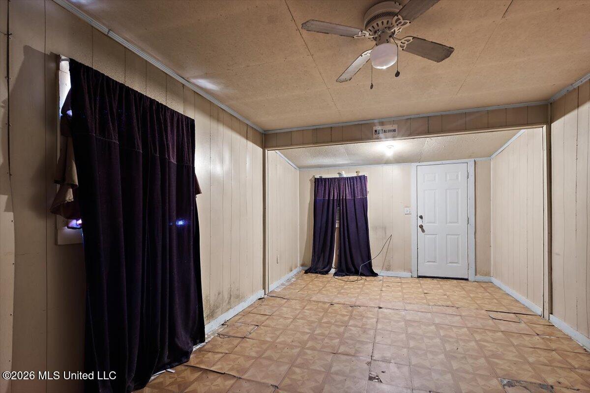 310 W 6th Street Property Photo 13