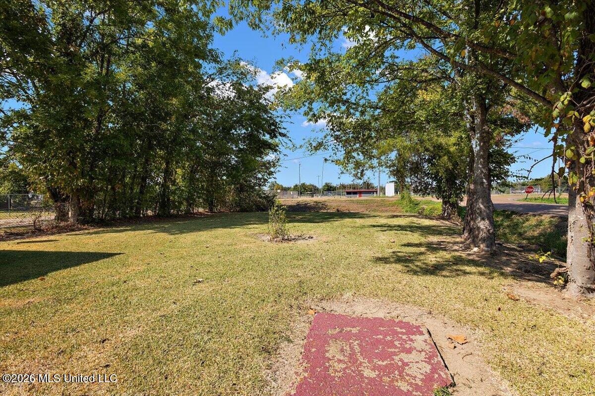310 W 6th Street Property Photo 17