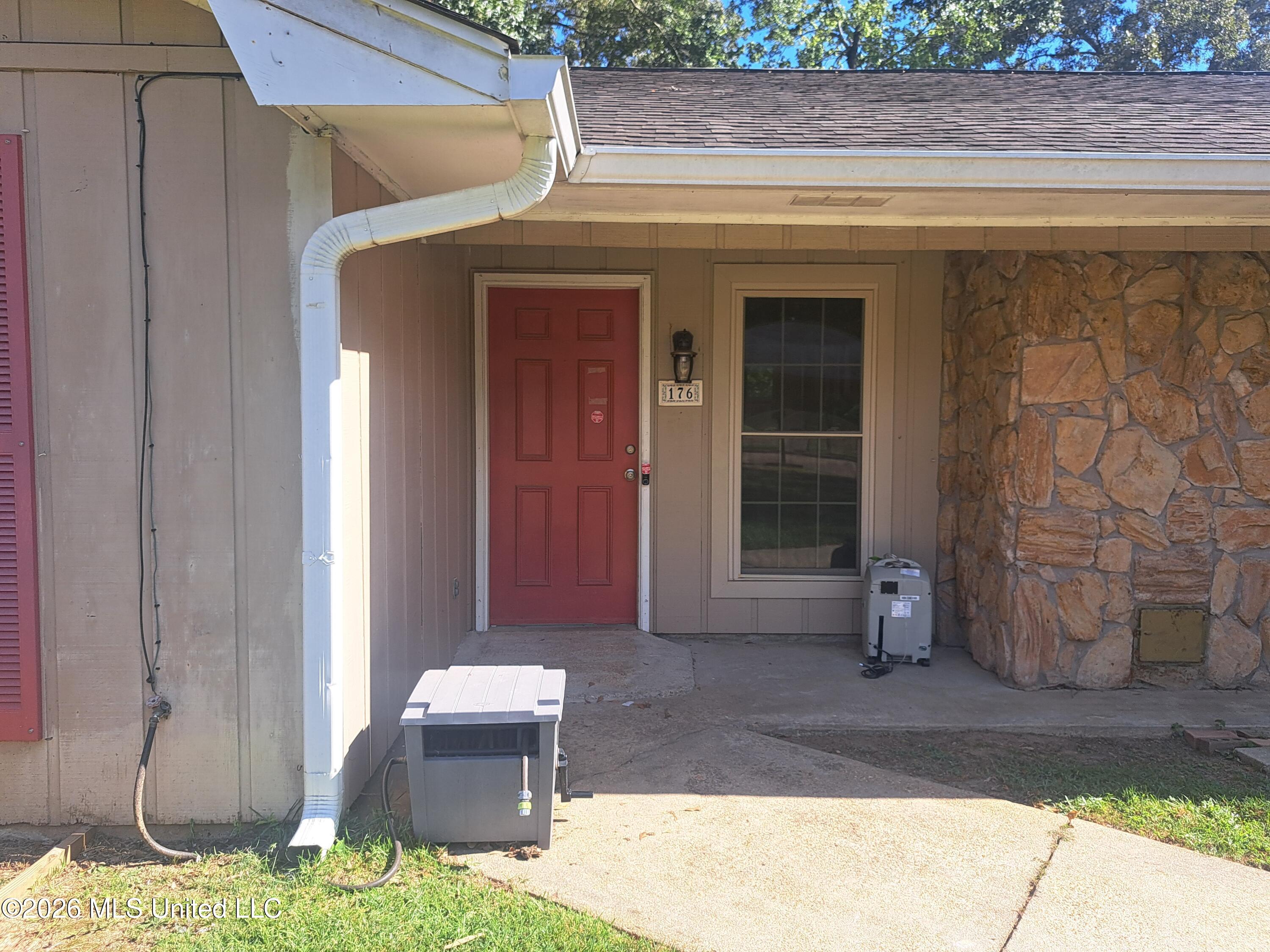 176 Crossover Drive Property Photo 2
