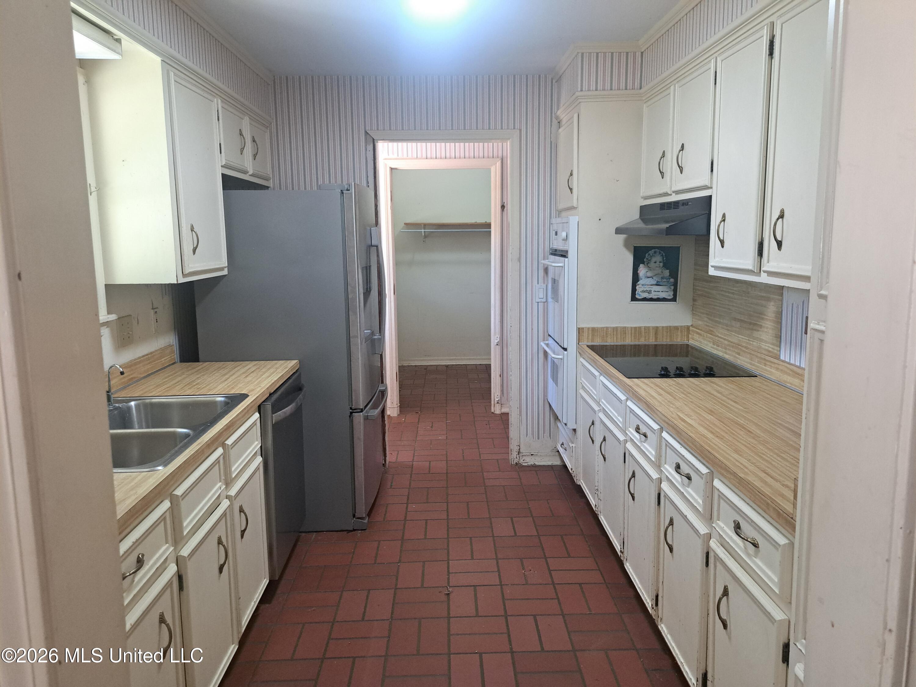 176 Crossover Drive Property Photo 6