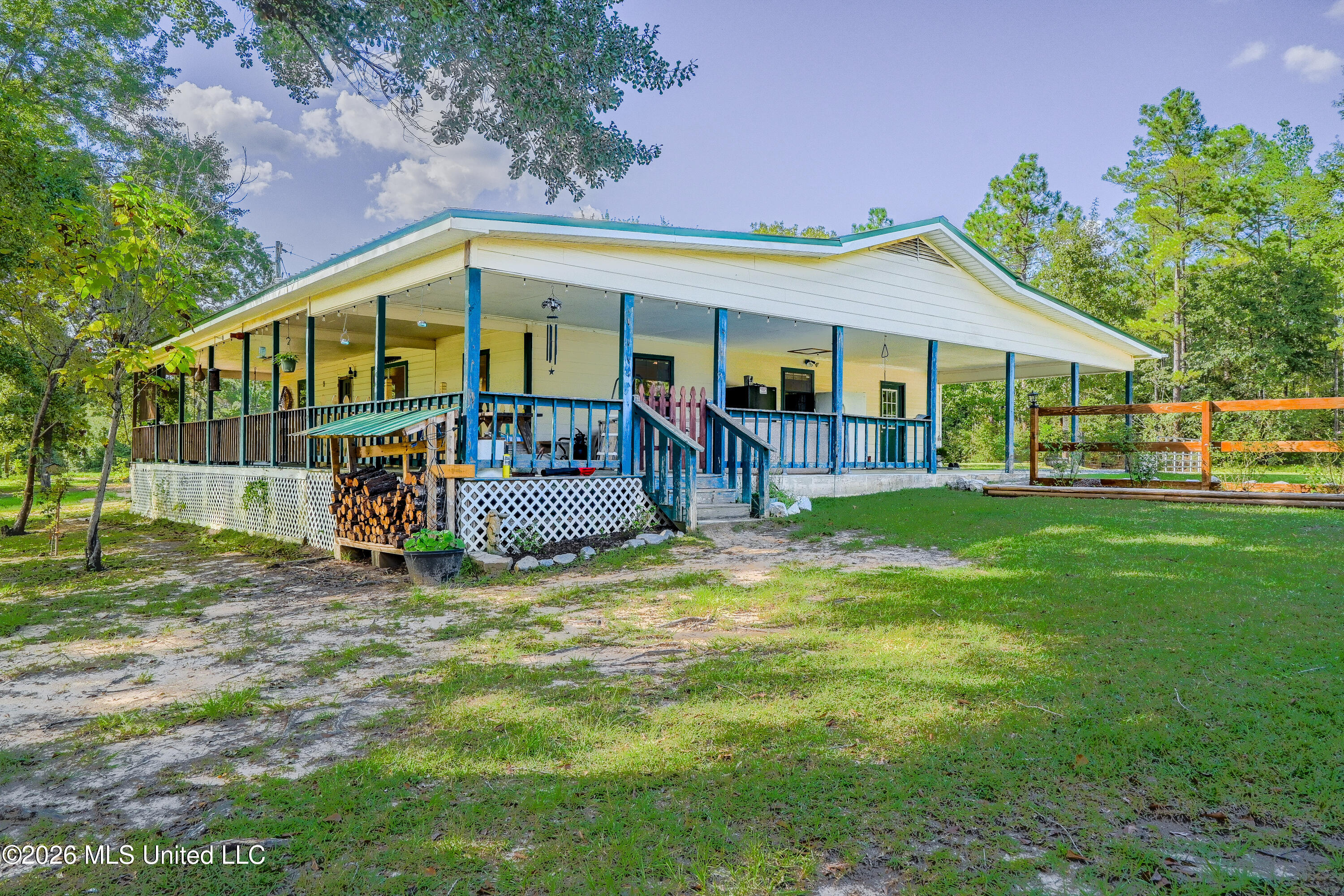 213 Sand Spring Loop Property Photo 2