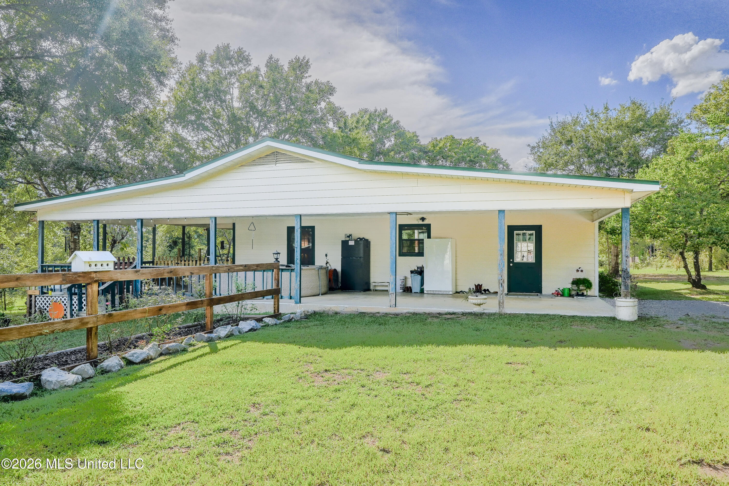 213 Sand Spring Loop Property Photo 3
