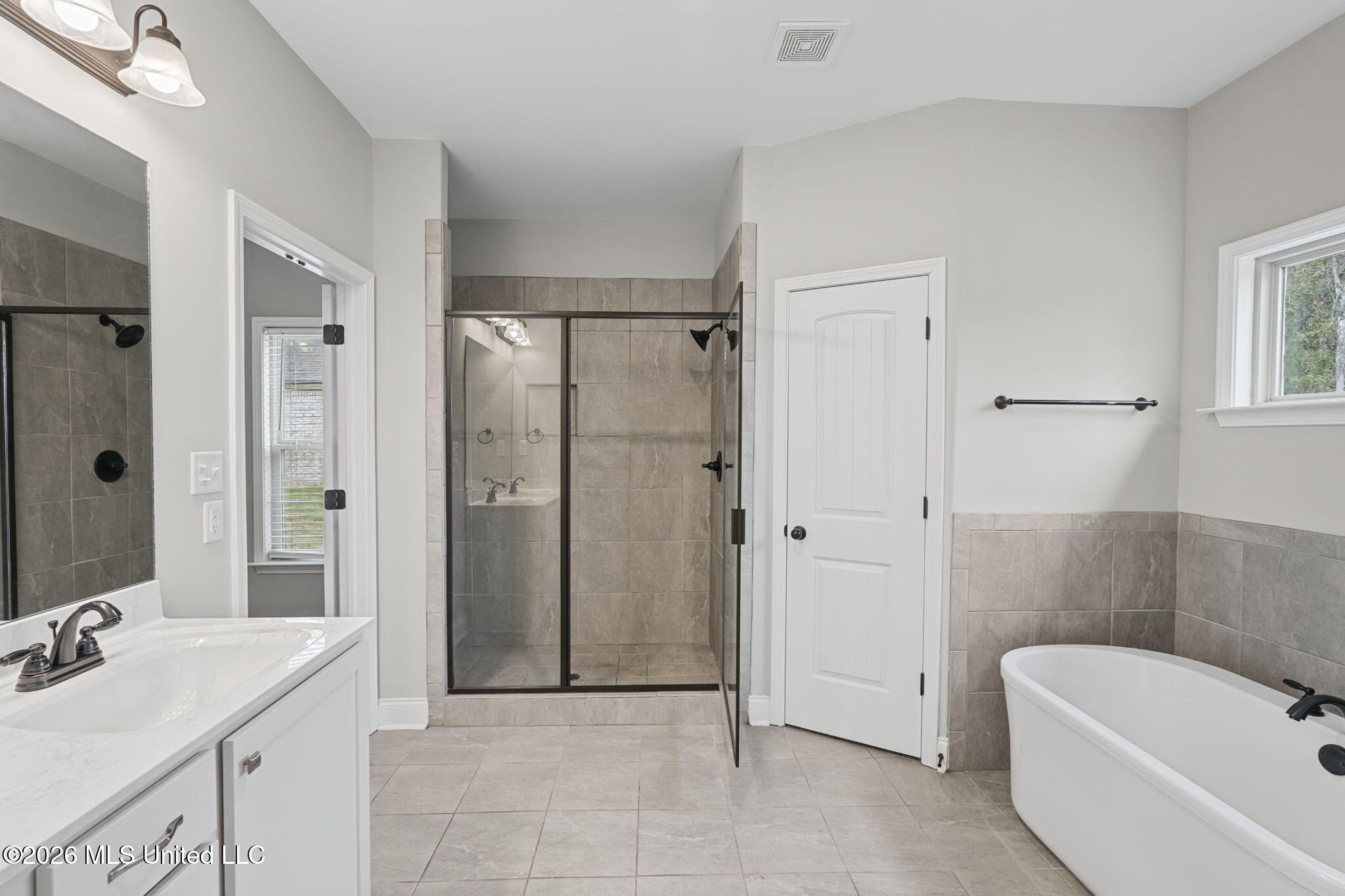 2384 Washington Woods Road Property Photo 4