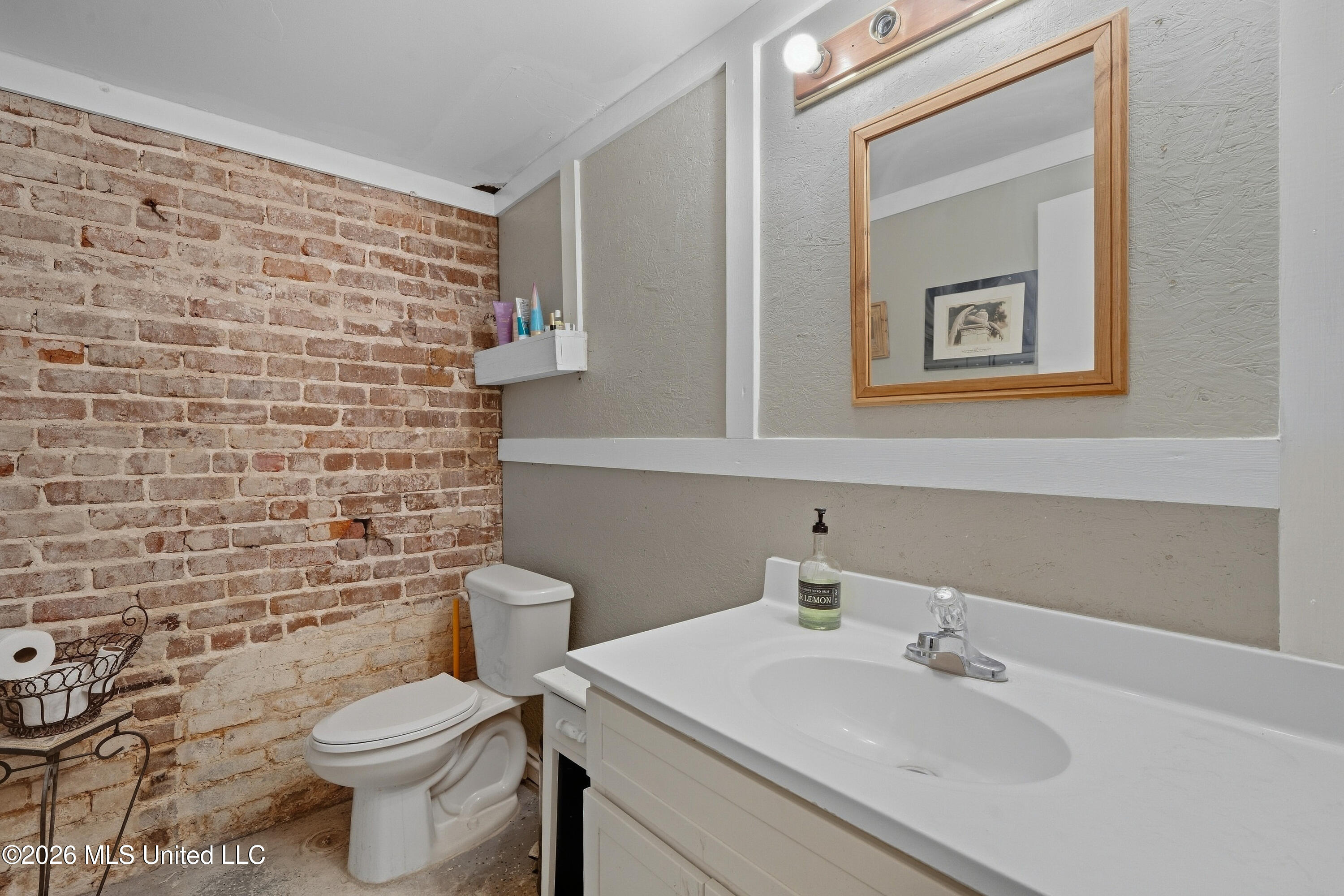 210 N Main Street Property Photo 10