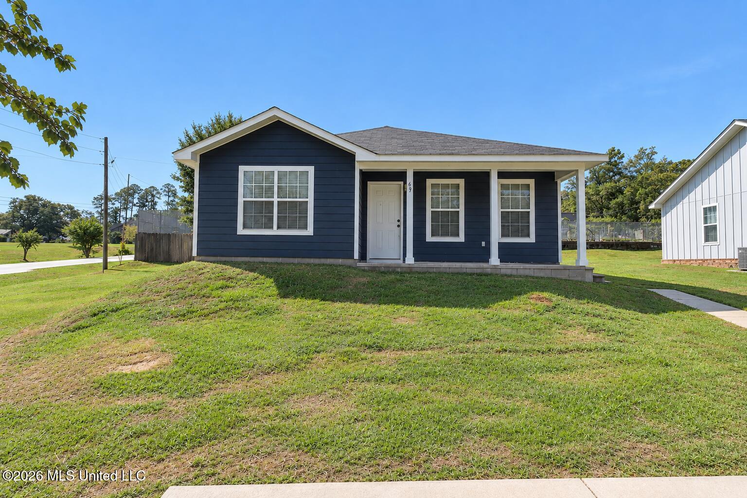 69 E Magnolia Street Property Photo 1