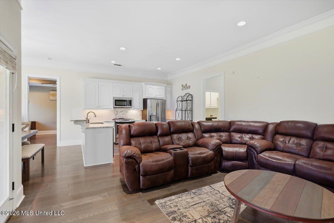 126 Essen Lane Property Photo 3