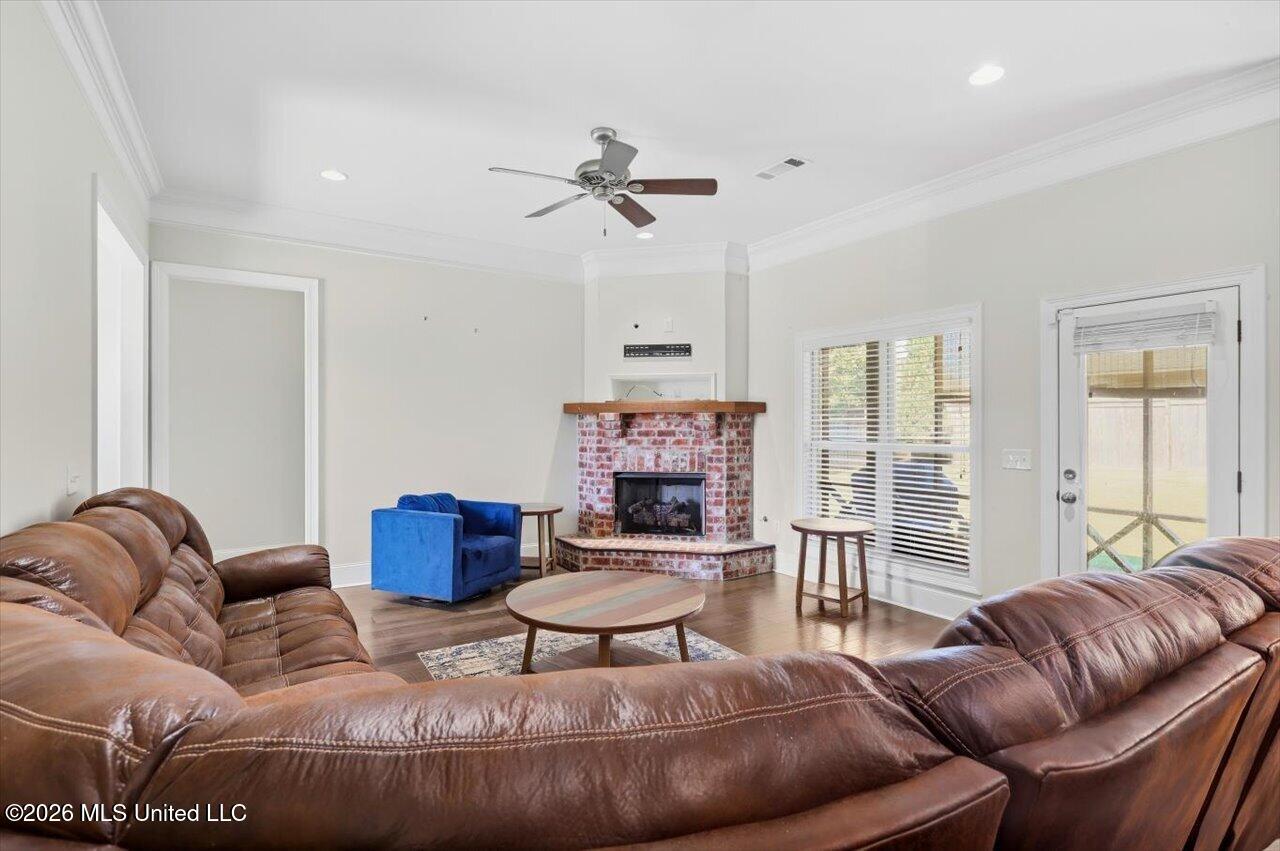 126 Essen Lane Property Photo 5