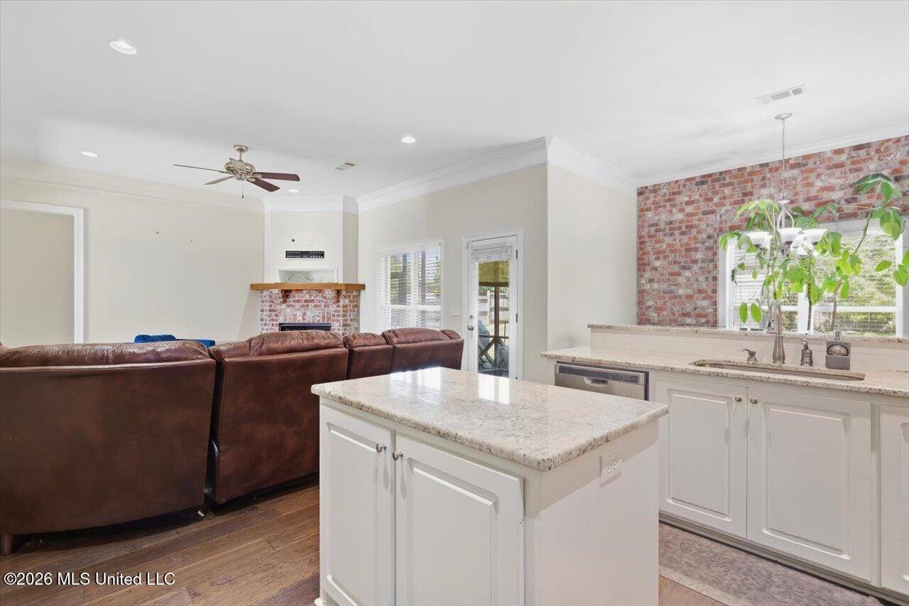 126 Essen Lane Property Photo 8