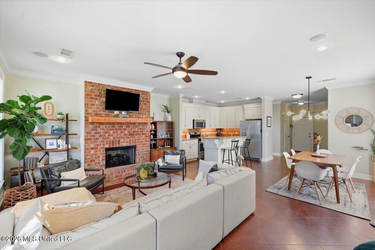 312 W Lawson Street Property Photo 6