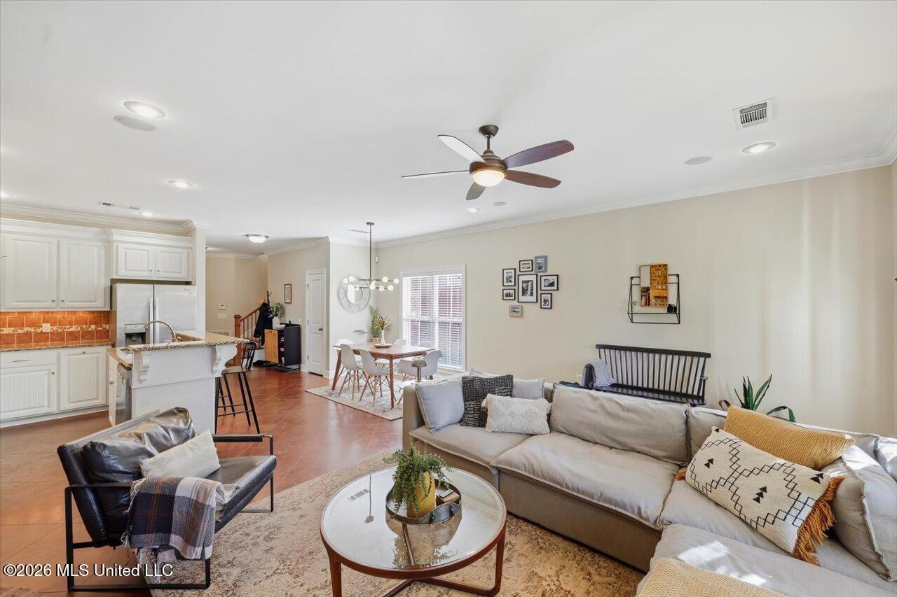 312 W Lawson Street Property Photo 9