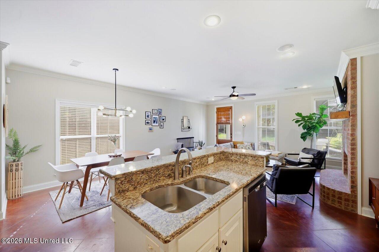 312 W Lawson Street Property Photo 12